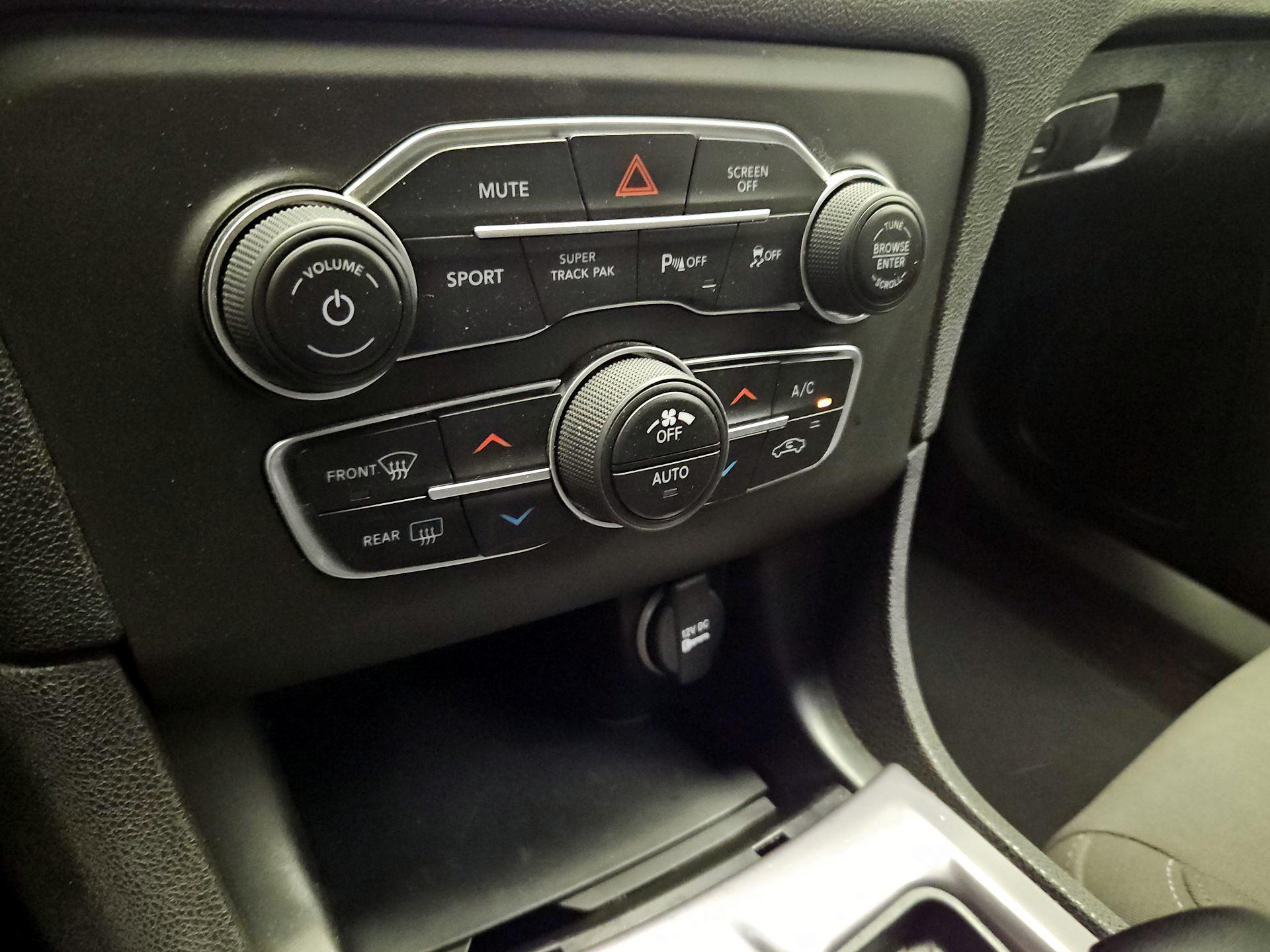 Thumbnail: 2022 Dodge Charger - 16