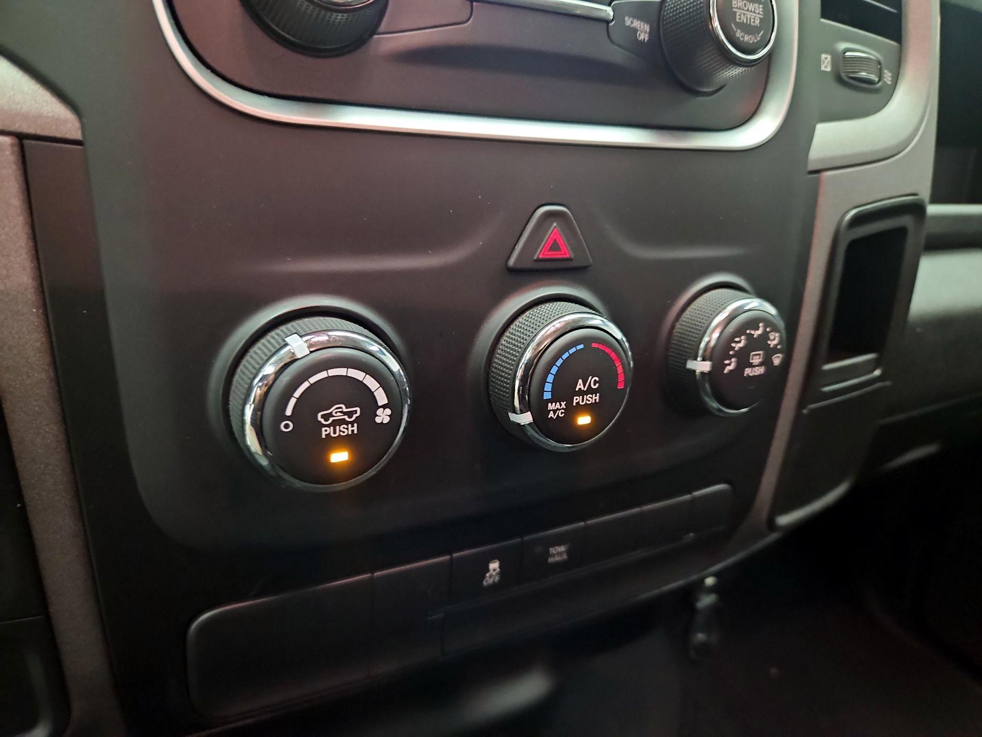 Thumbnail: 2022 RAM 1500 Classic - 16