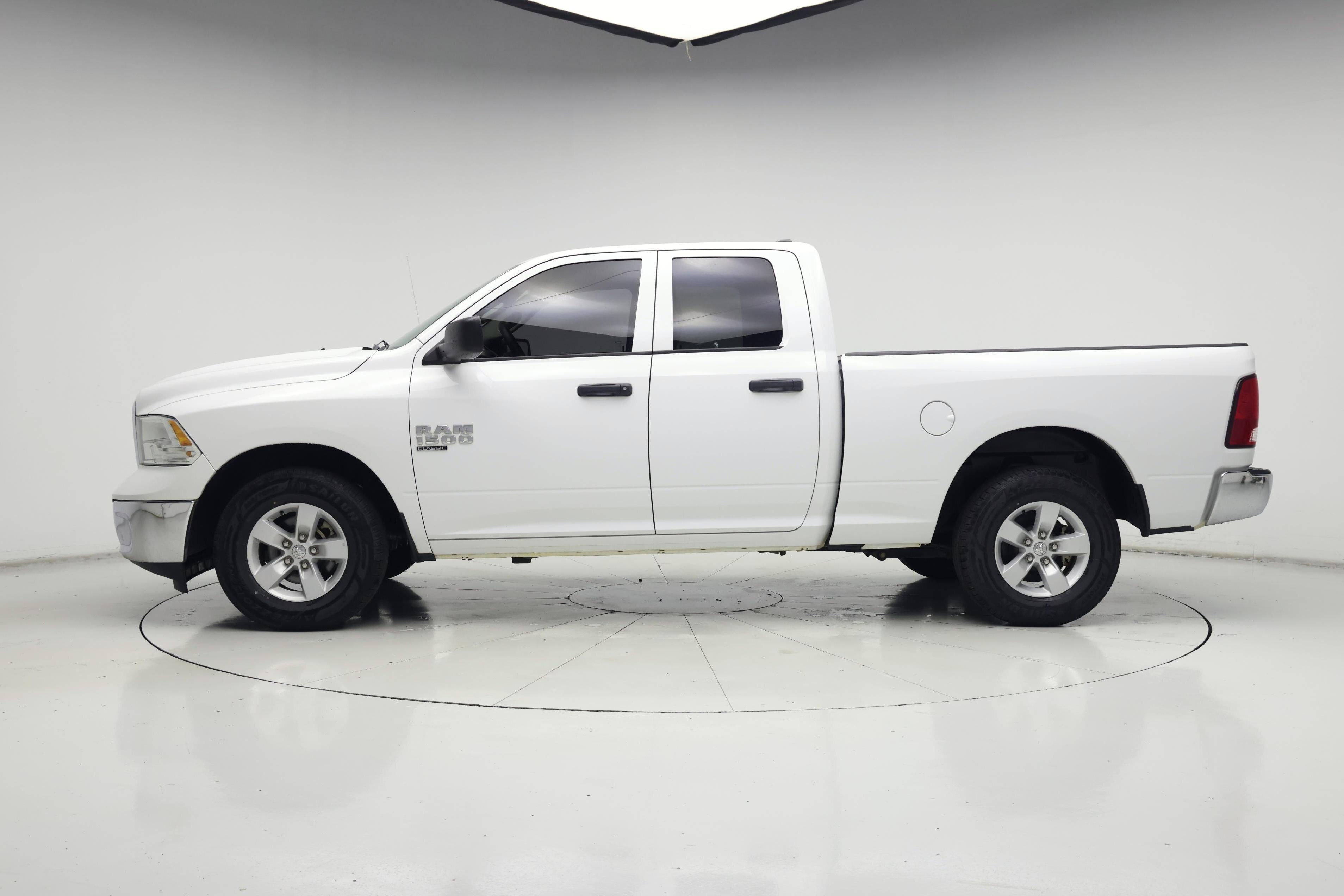 Thumbnail: 2022 RAM 1500 Classic - 3