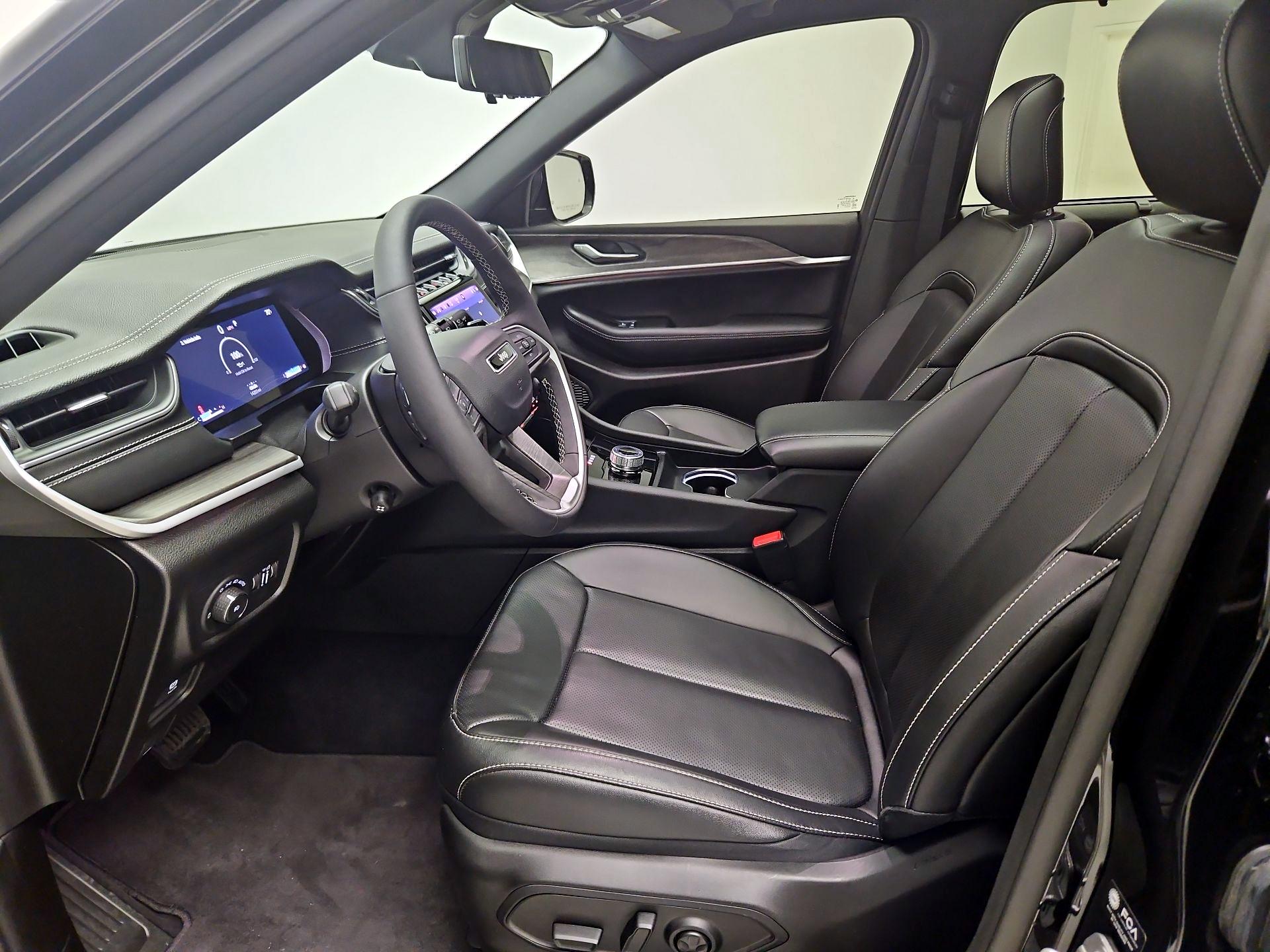 Thumbnail: 2025 Jeep Grand Cherokee - 11