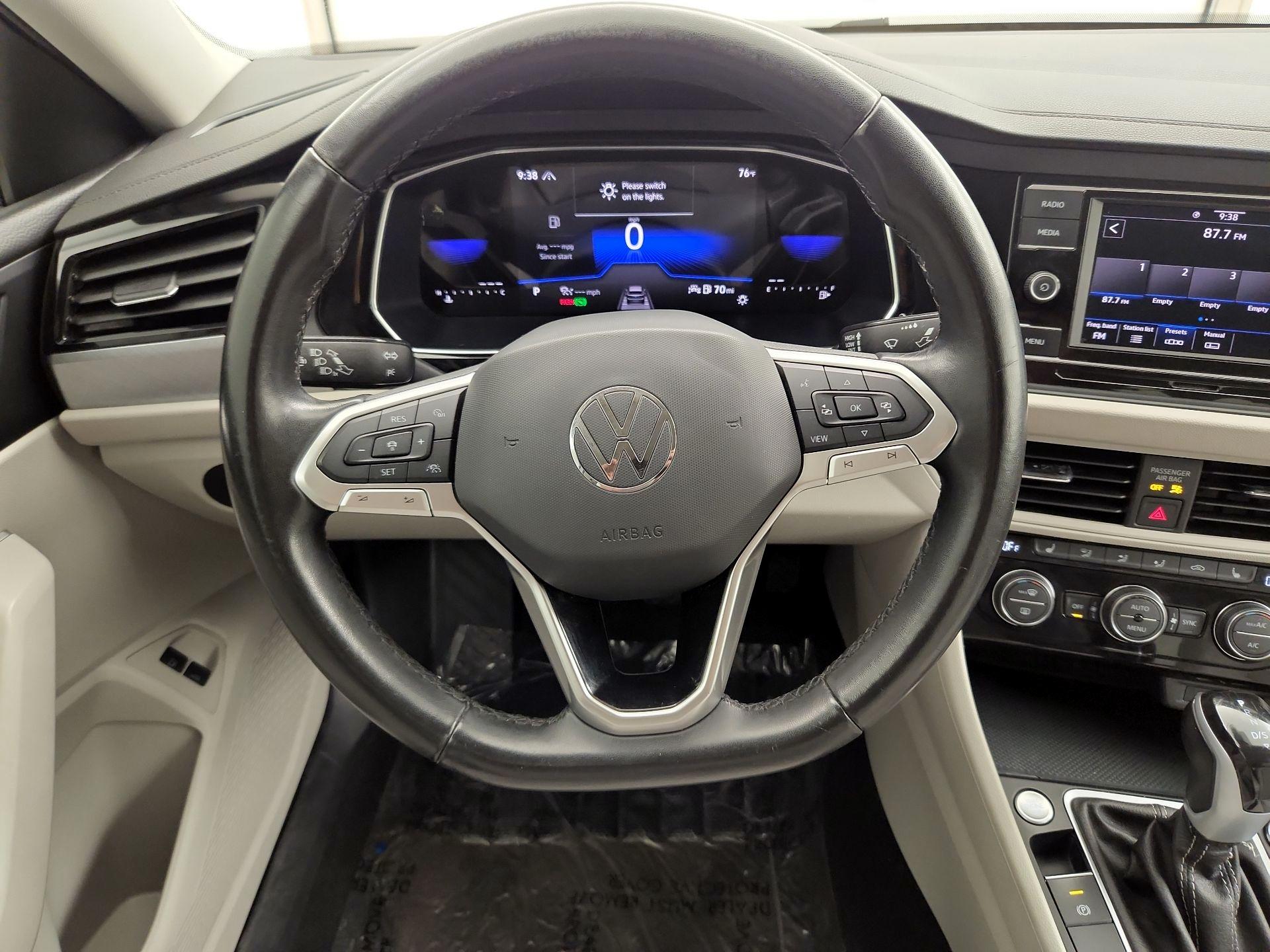 Thumbnail: 2023 Volkswagen Jetta - 10