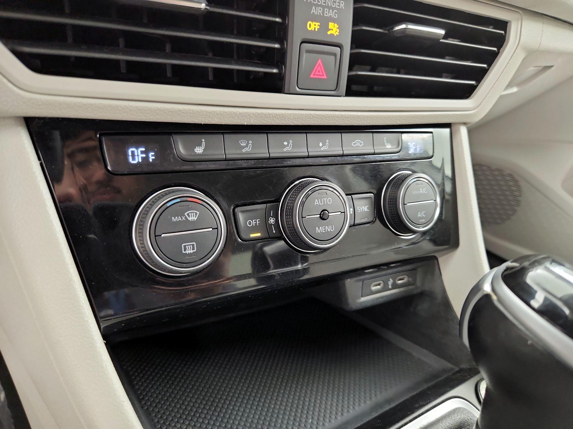 Thumbnail: 2023 Volkswagen Jetta - 16