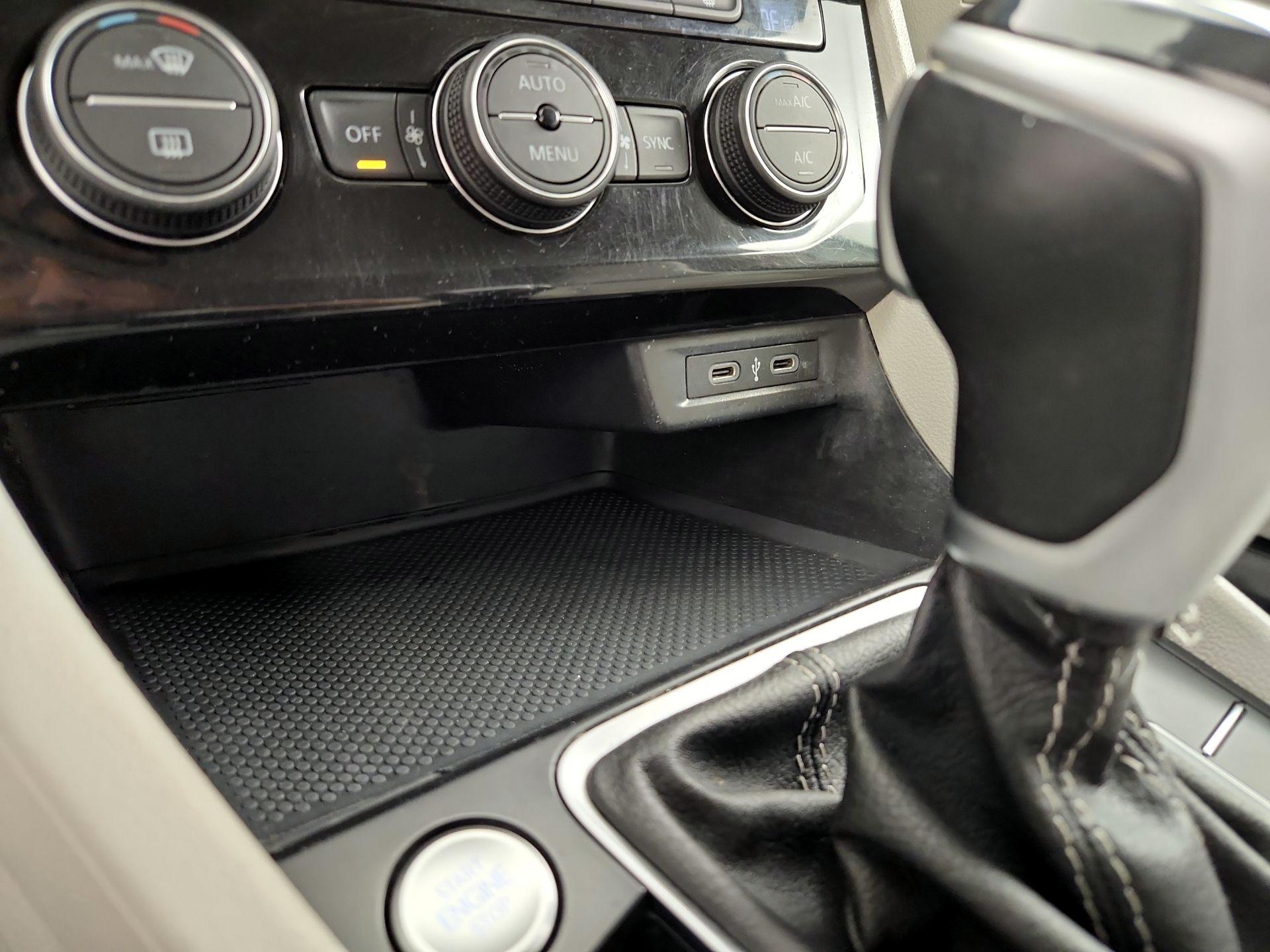 Thumbnail: 2023 Volkswagen Jetta - 18