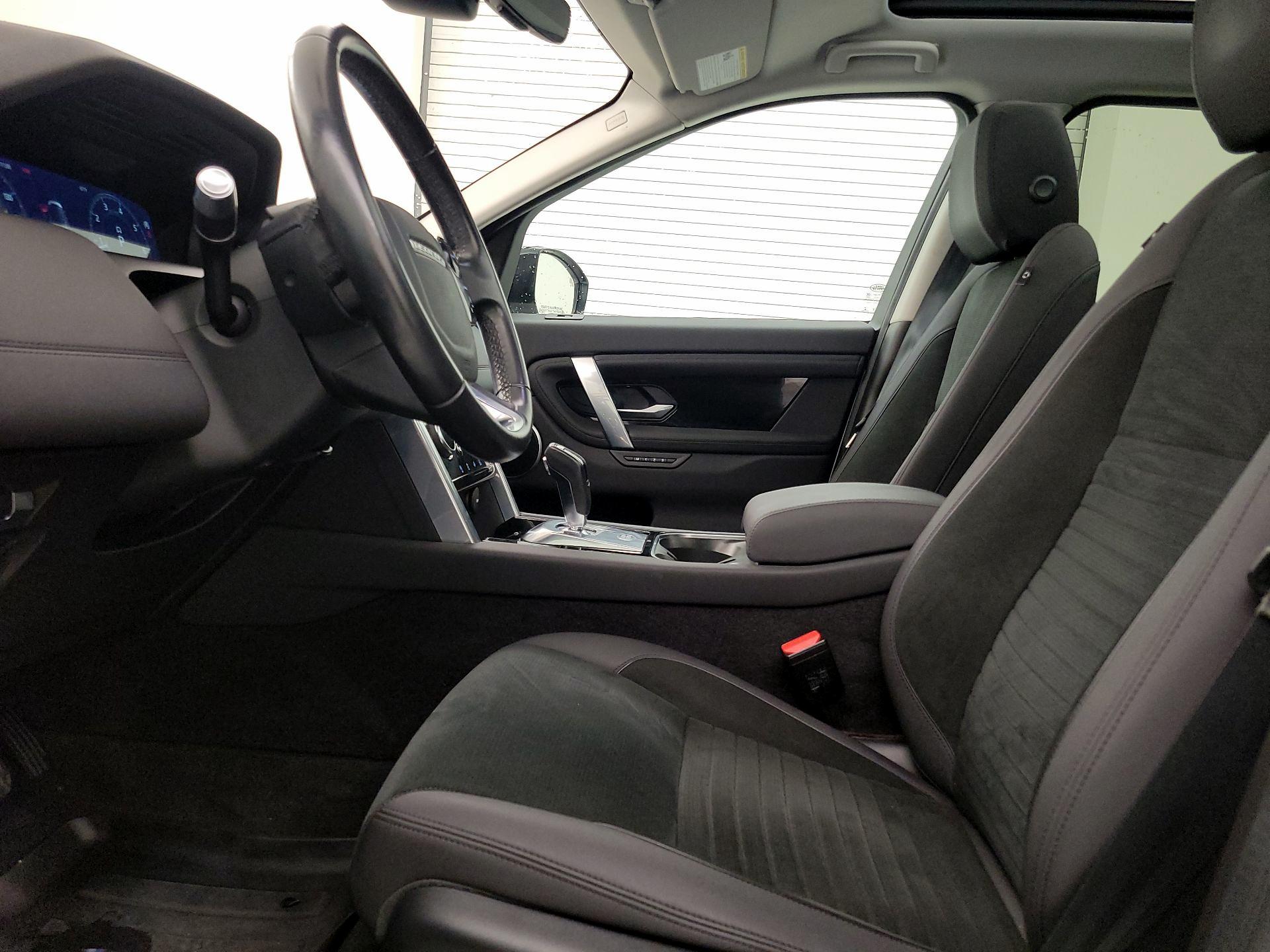 Thumbnail: 2020 Land Rover Discovery Sport - 11