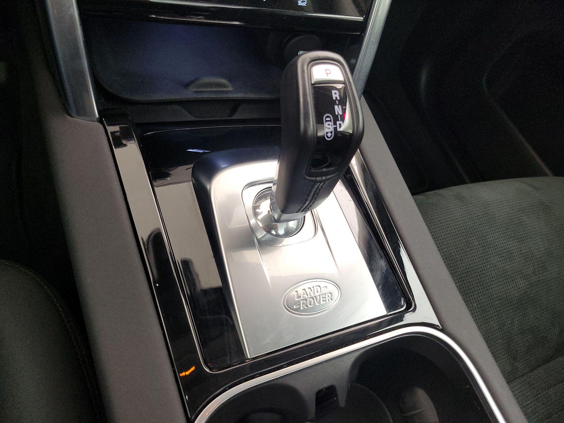 Thumbnail: 2020 Land Rover Discovery Sport - 18