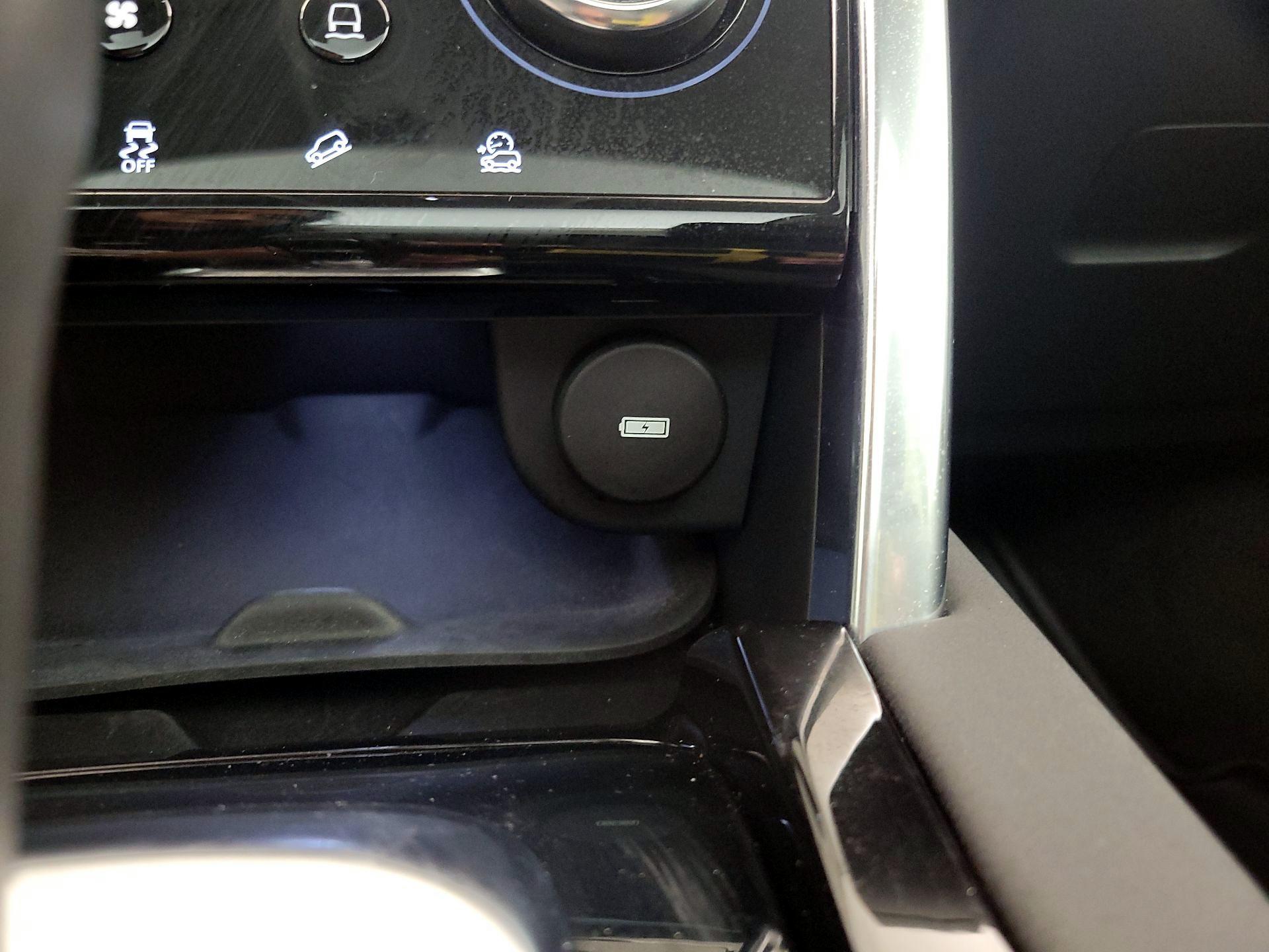 Thumbnail: 2020 Land Rover Discovery Sport - 19