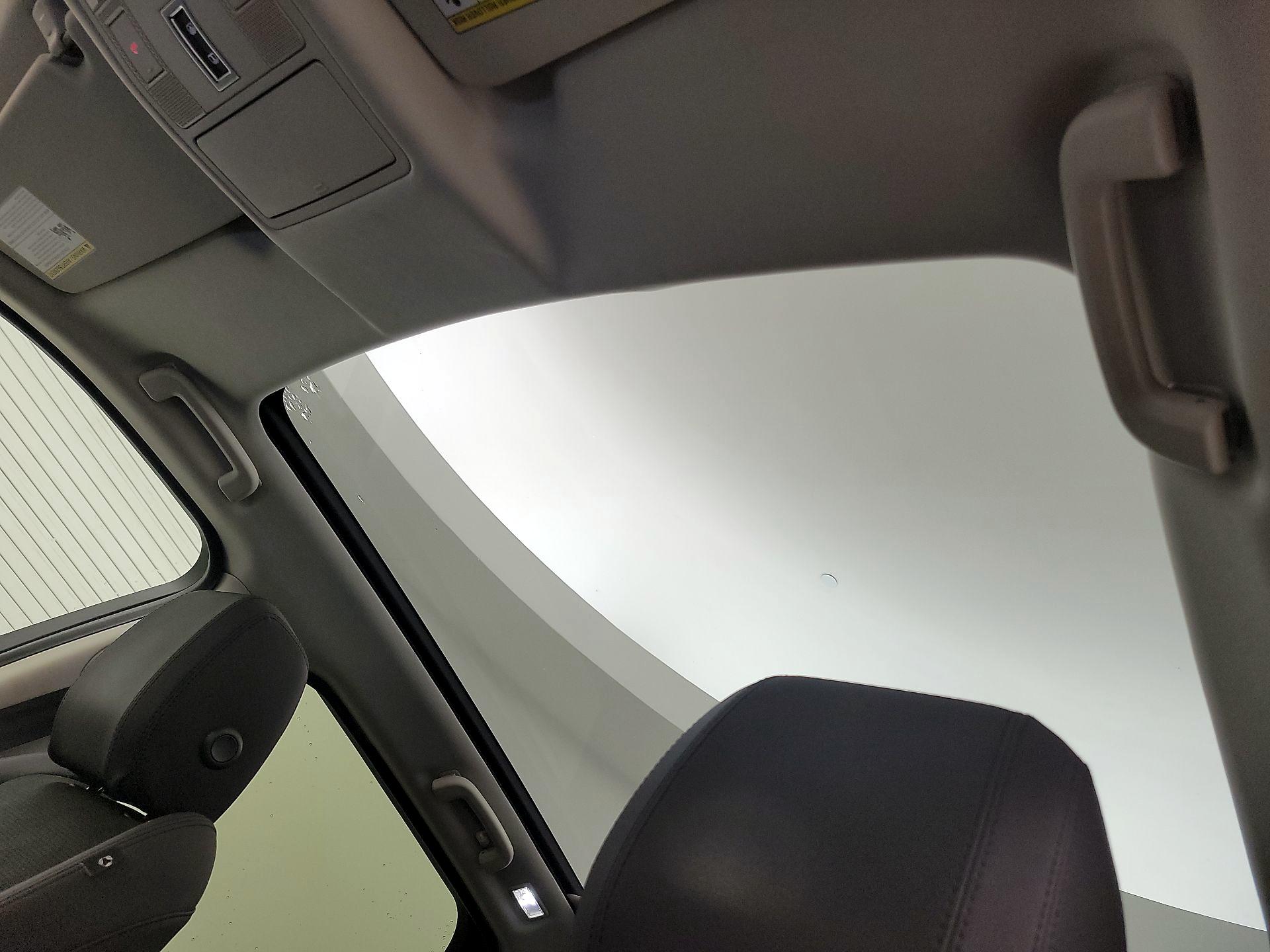 Thumbnail: 2020 Land Rover Discovery Sport - 20