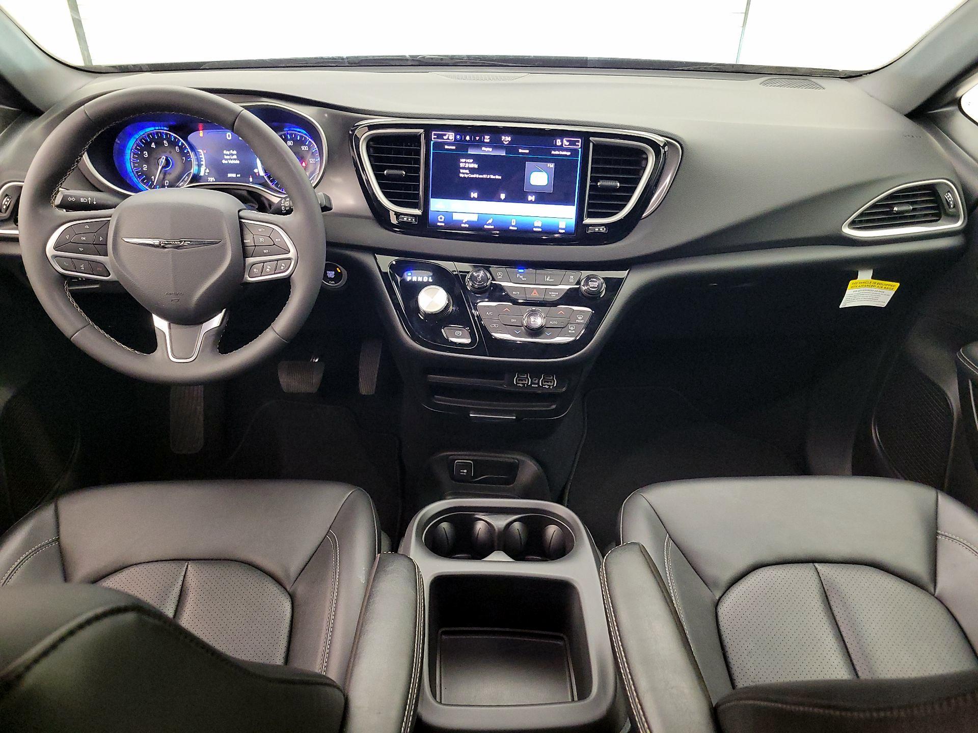 Thumbnail: 2025 Chrysler Pacifica - 9