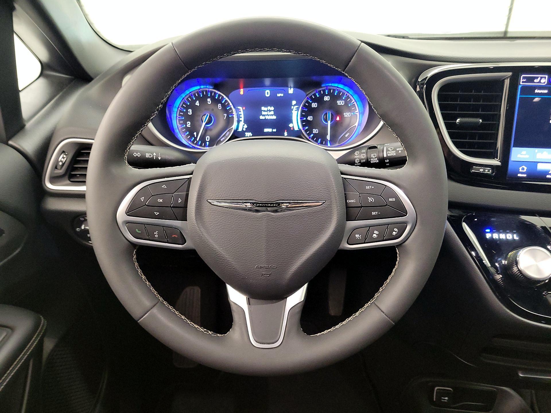 Thumbnail: 2025 Chrysler Pacifica - 10