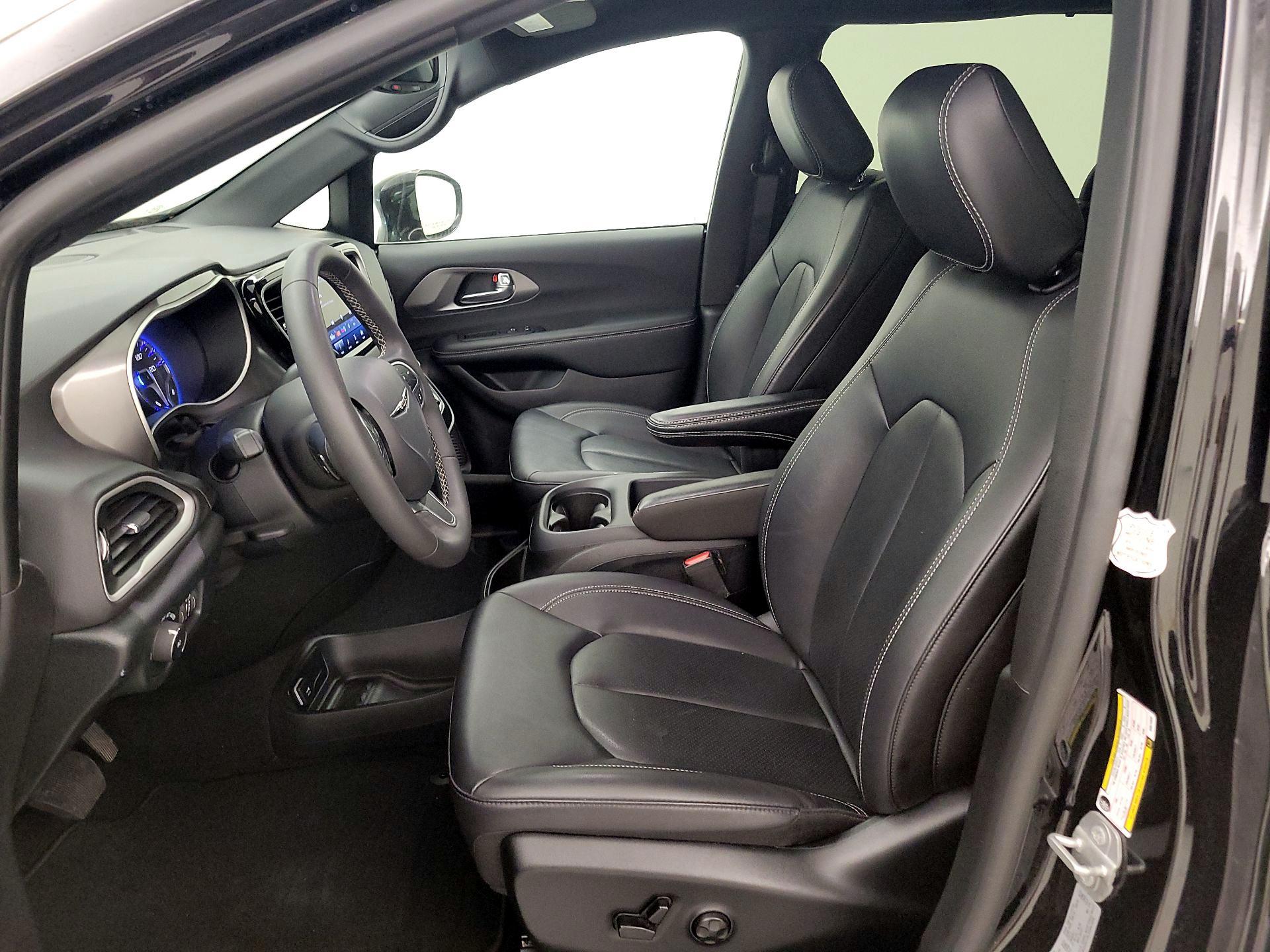 Thumbnail: 2025 Chrysler Pacifica - 11