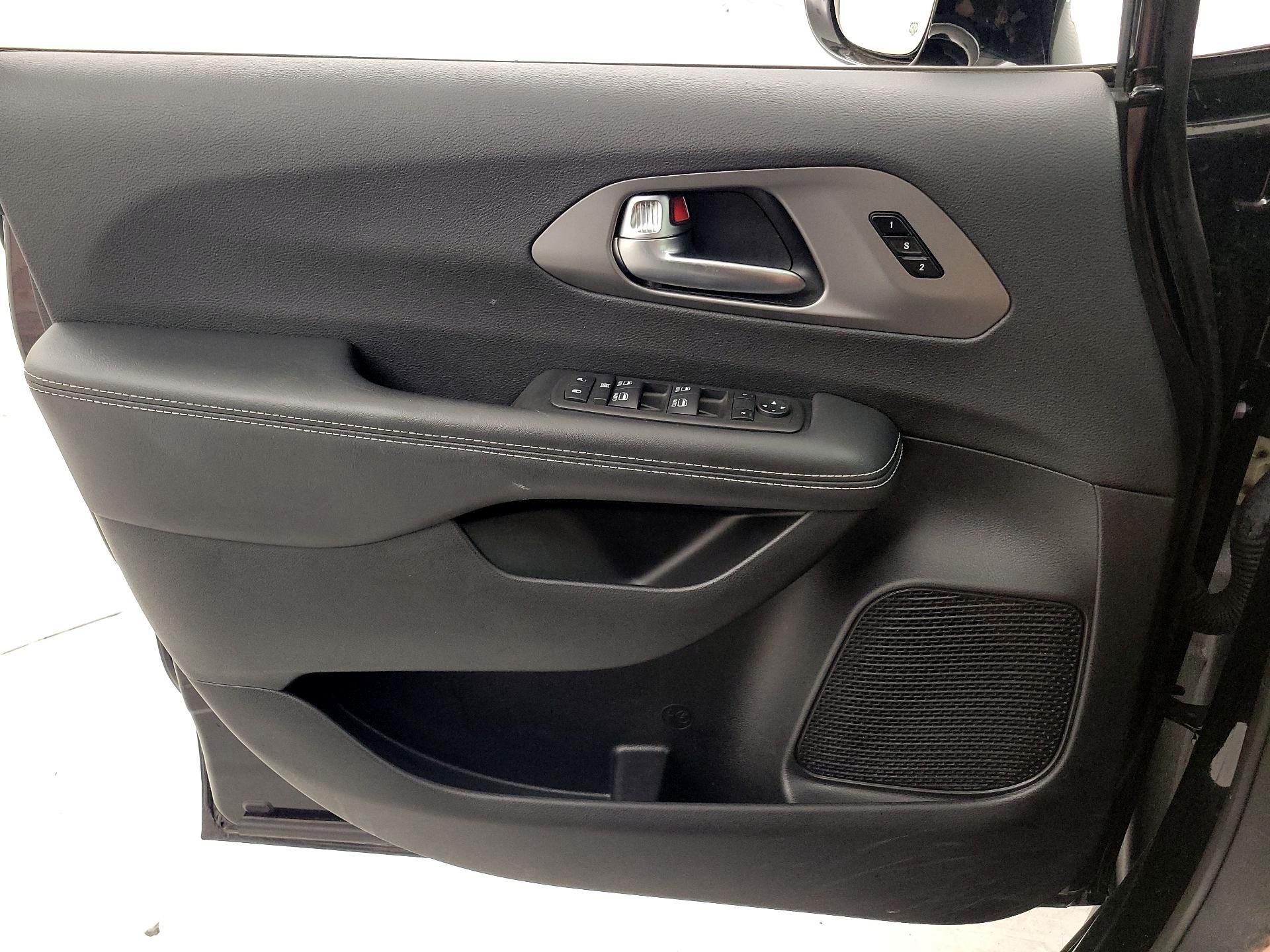 Thumbnail: 2025 Chrysler Pacifica - 12