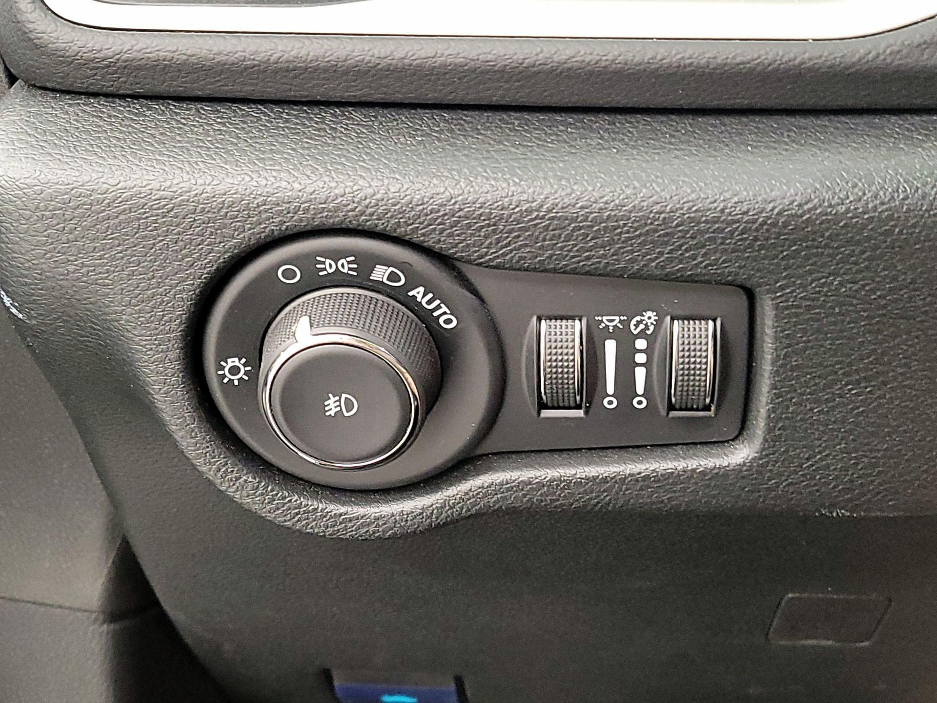 Thumbnail: 2025 Chrysler Pacifica - 13