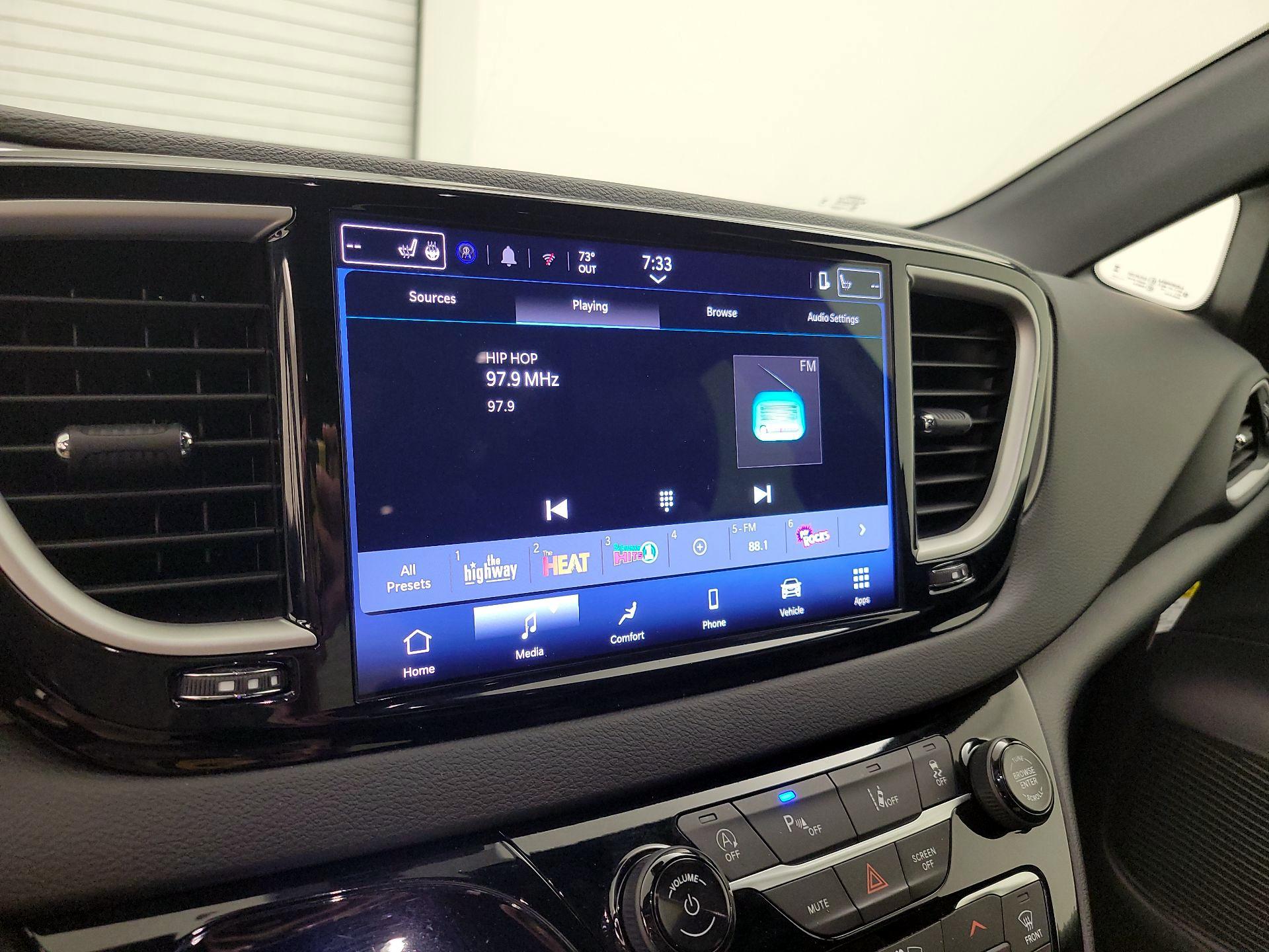 Thumbnail: 2025 Chrysler Pacifica - 15