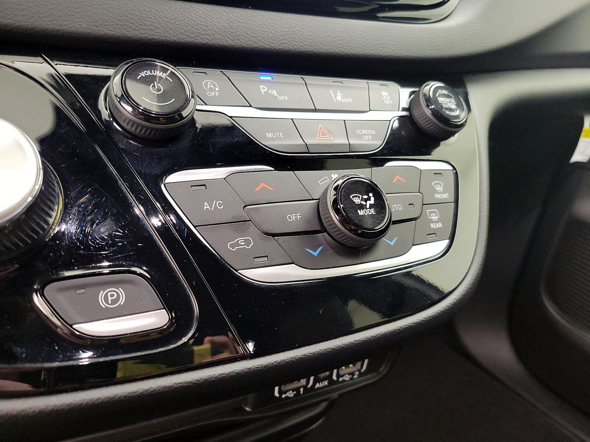 Thumbnail: 2025 Chrysler Pacifica - 16