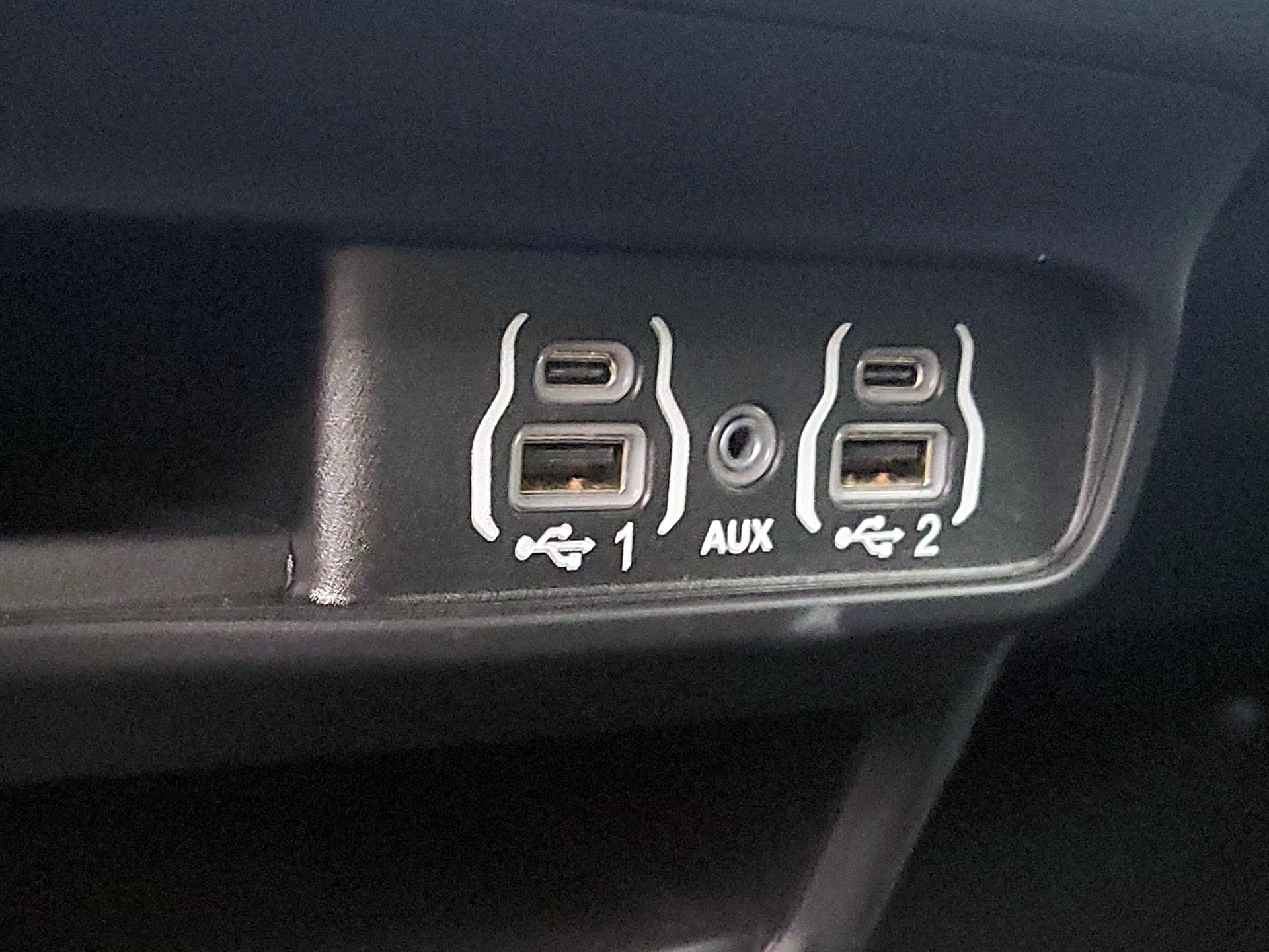 Thumbnail: 2025 Chrysler Pacifica - 18