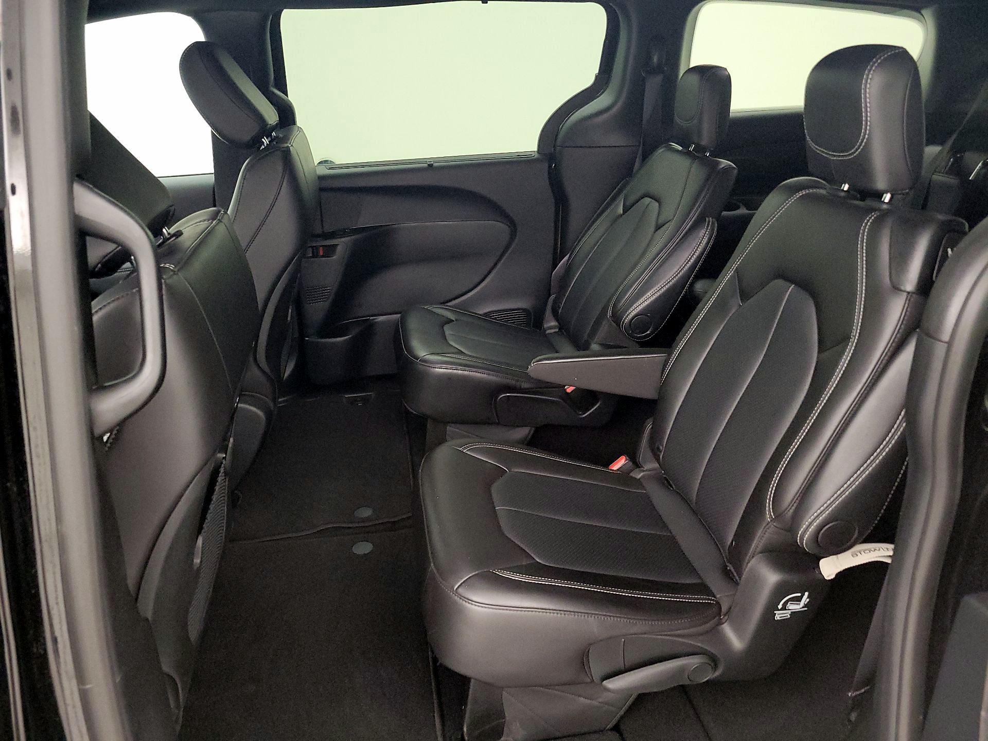 Thumbnail: 2025 Chrysler Pacifica - 19