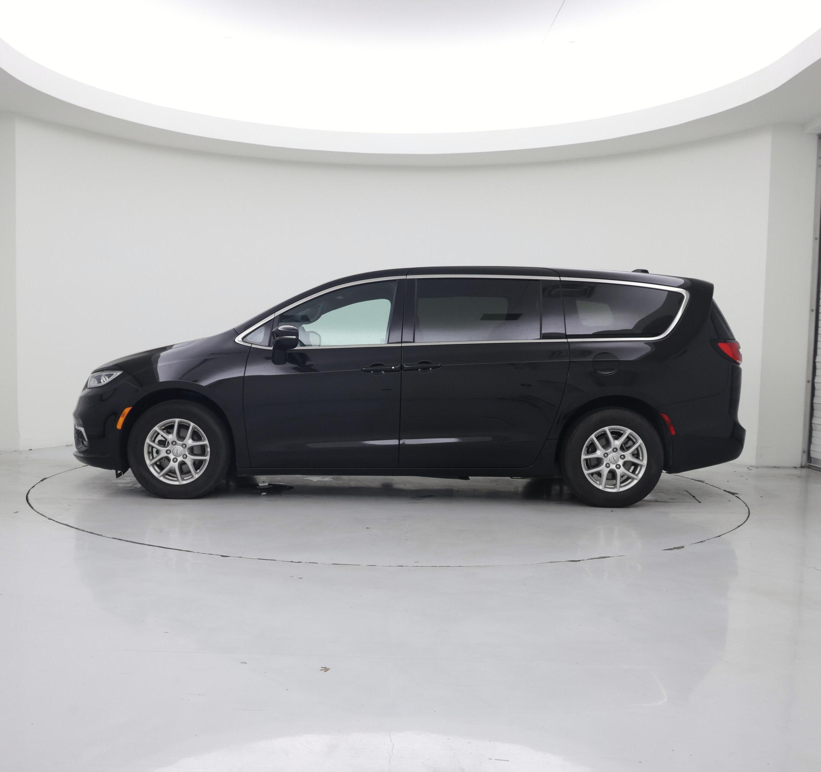 Thumbnail: 2025 Chrysler Pacifica - 3