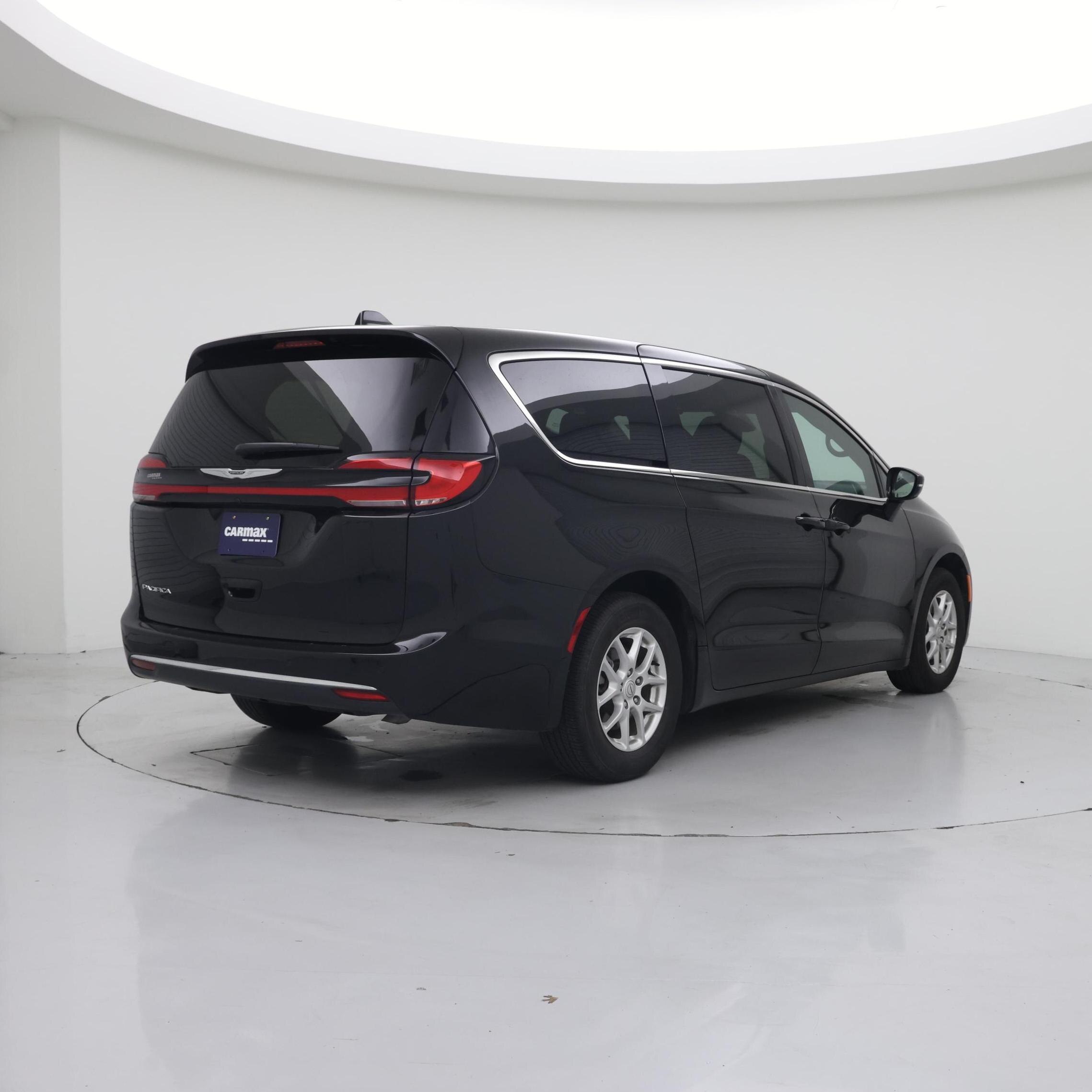 Thumbnail: 2025 Chrysler Pacifica - 8