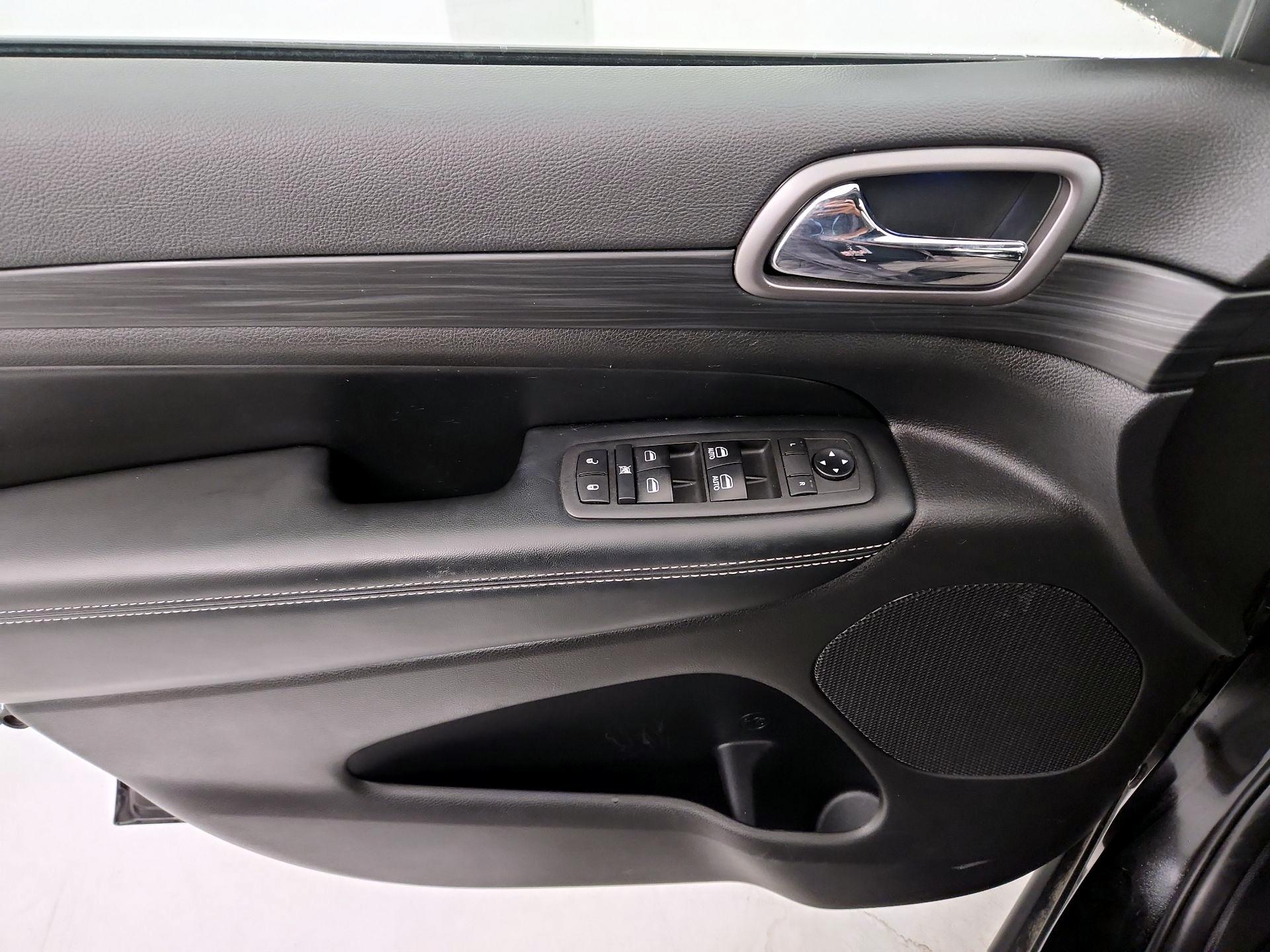 Thumbnail: 2021 Jeep Grand Cherokee - 12