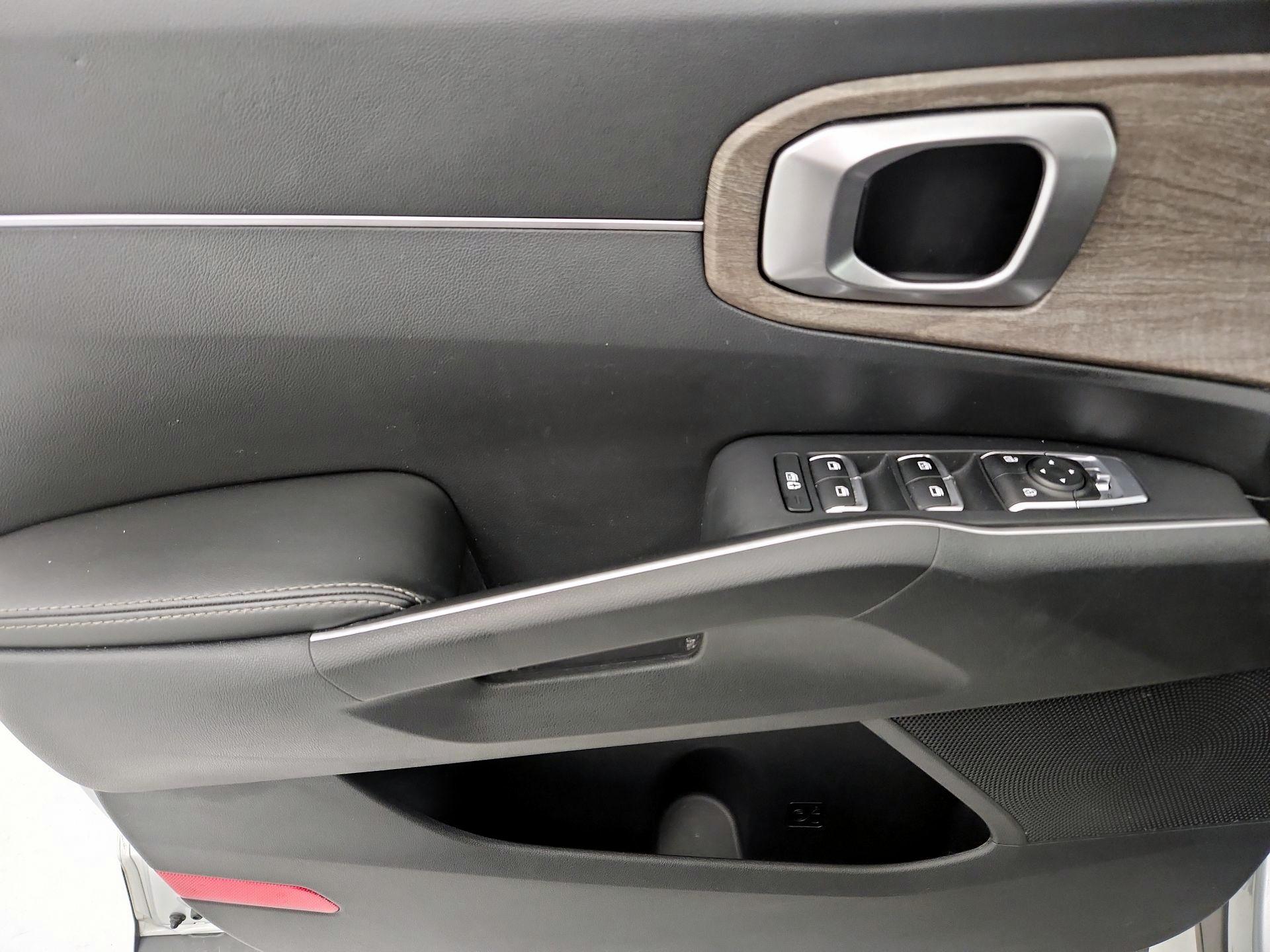 Thumbnail: 2022 Kia Sorento - 12