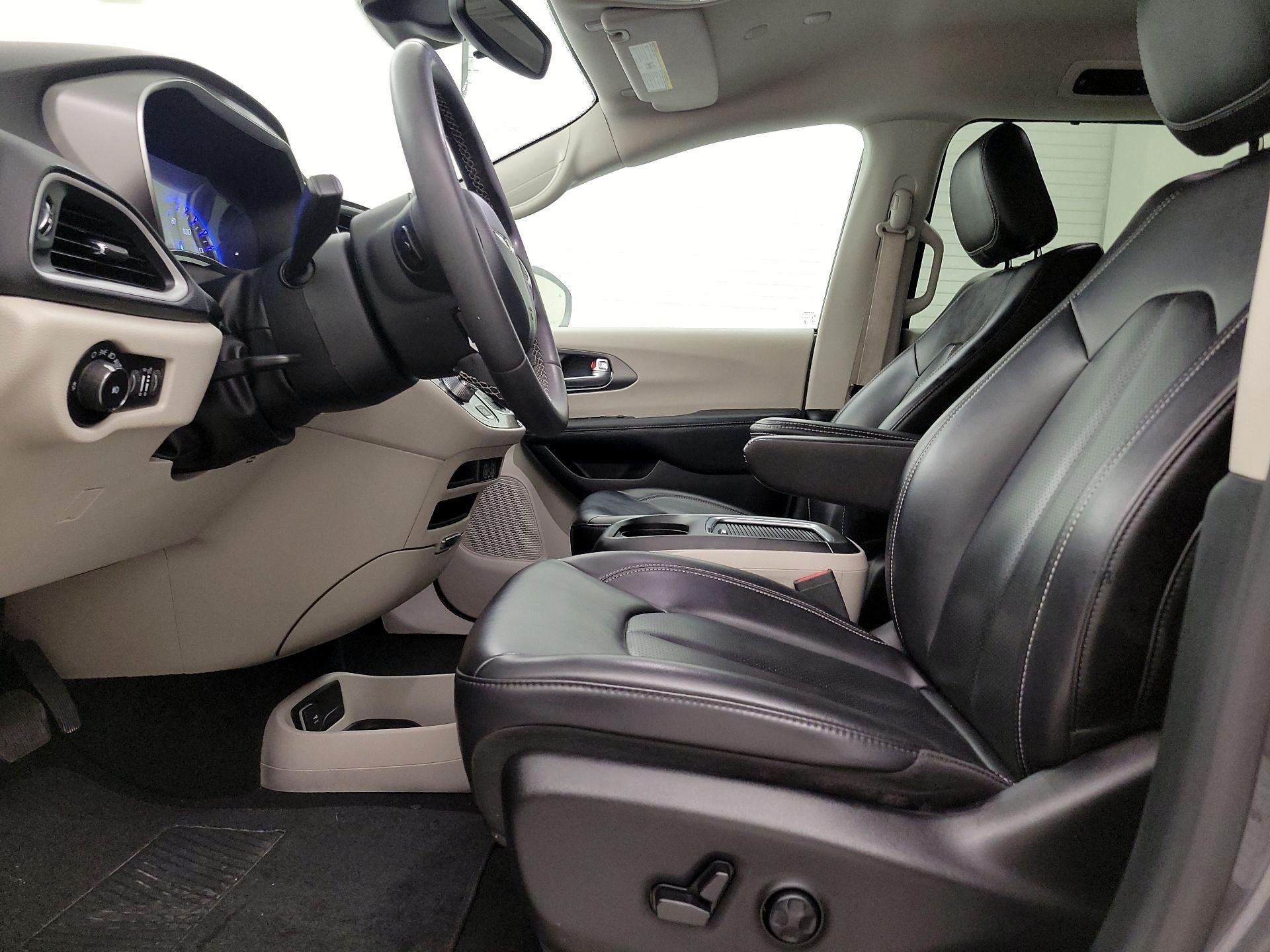 Thumbnail: 2023 Chrysler Pacifica - 11