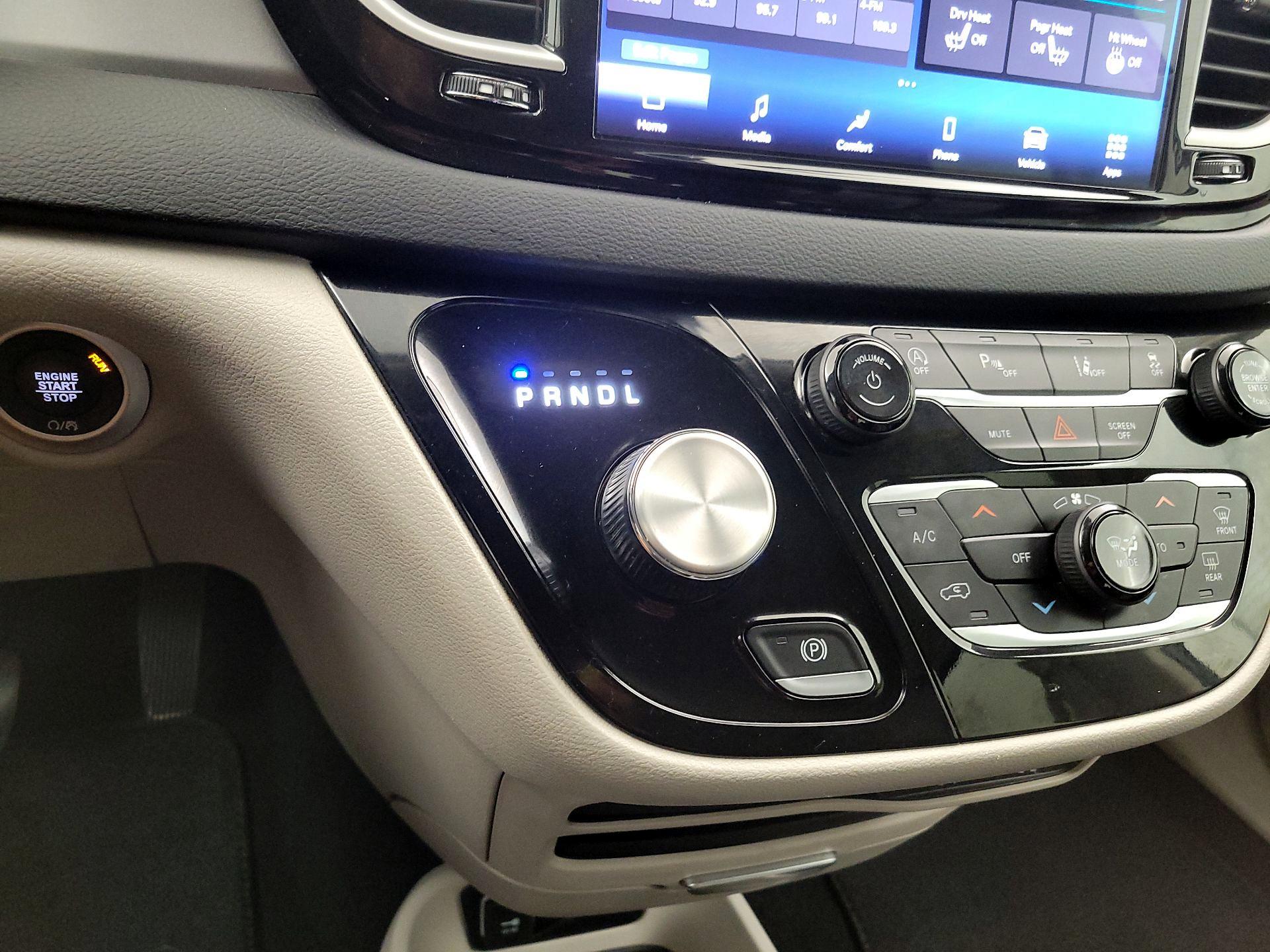 Thumbnail: 2023 Chrysler Pacifica - 17