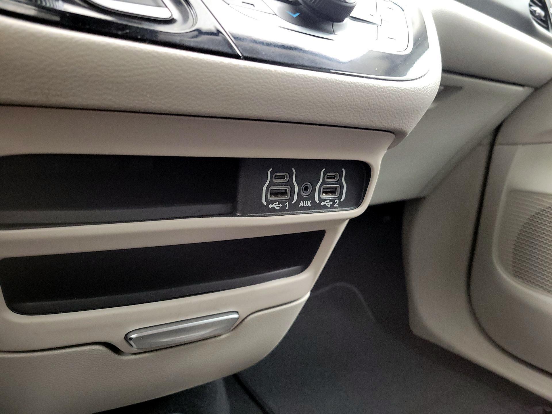 Thumbnail: 2023 Chrysler Pacifica - 18