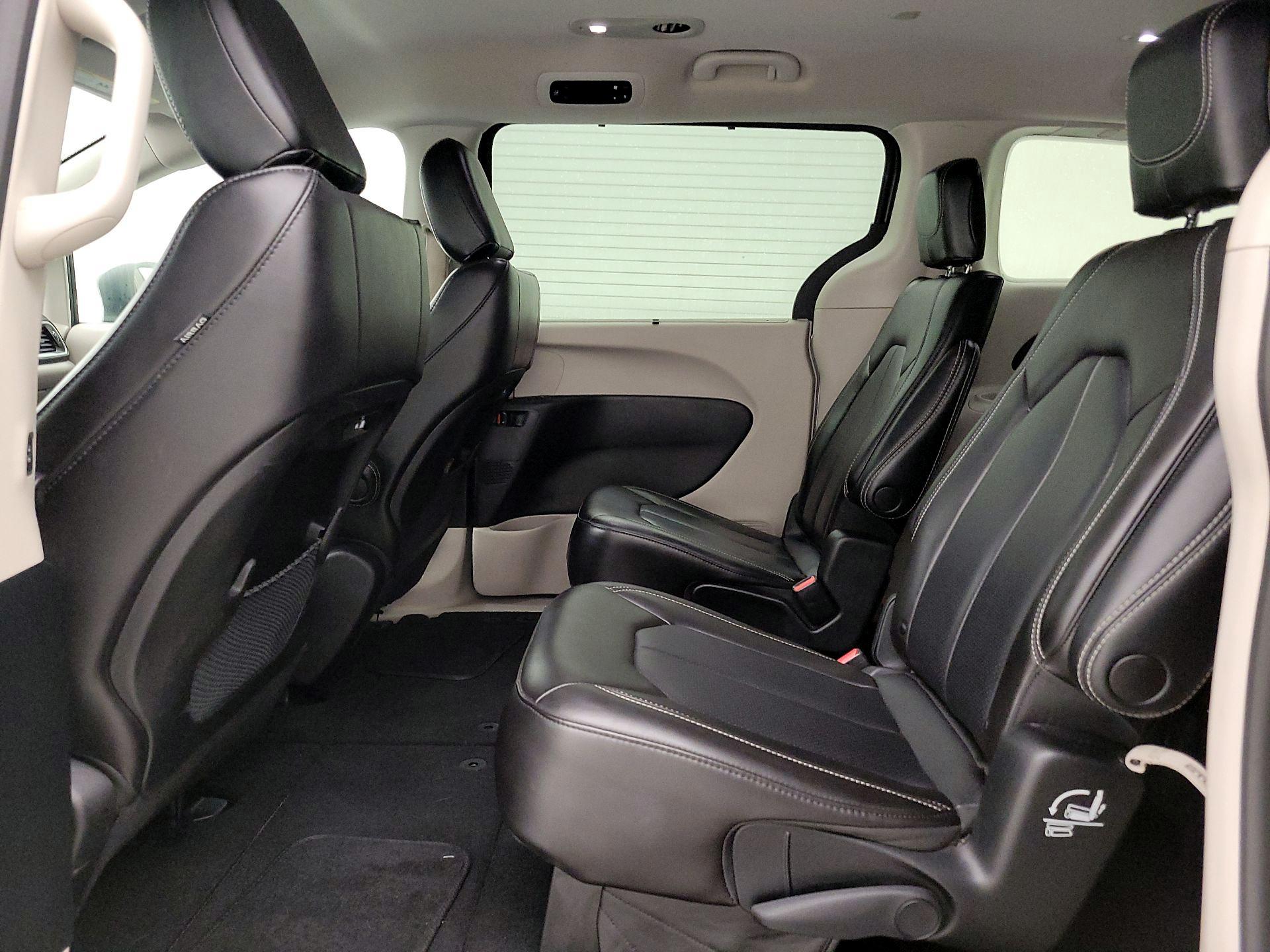 Thumbnail: 2023 Chrysler Pacifica - 19