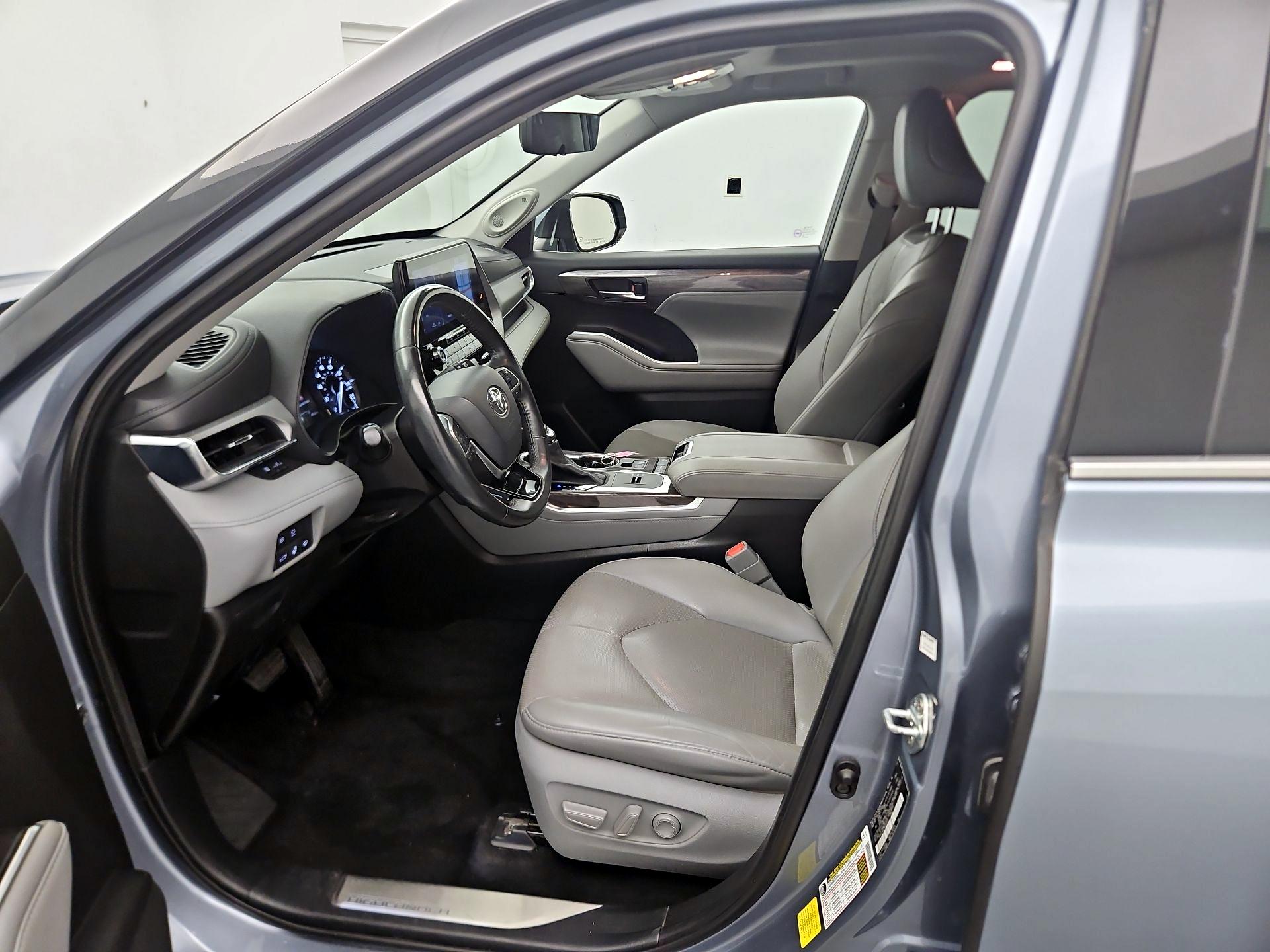 Thumbnail: 2021 Toyota Highlander - 11