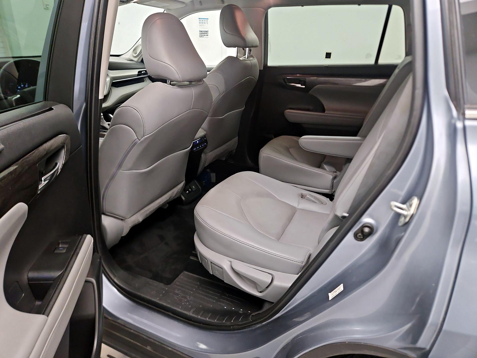 Thumbnail: 2021 Toyota Highlander - 18