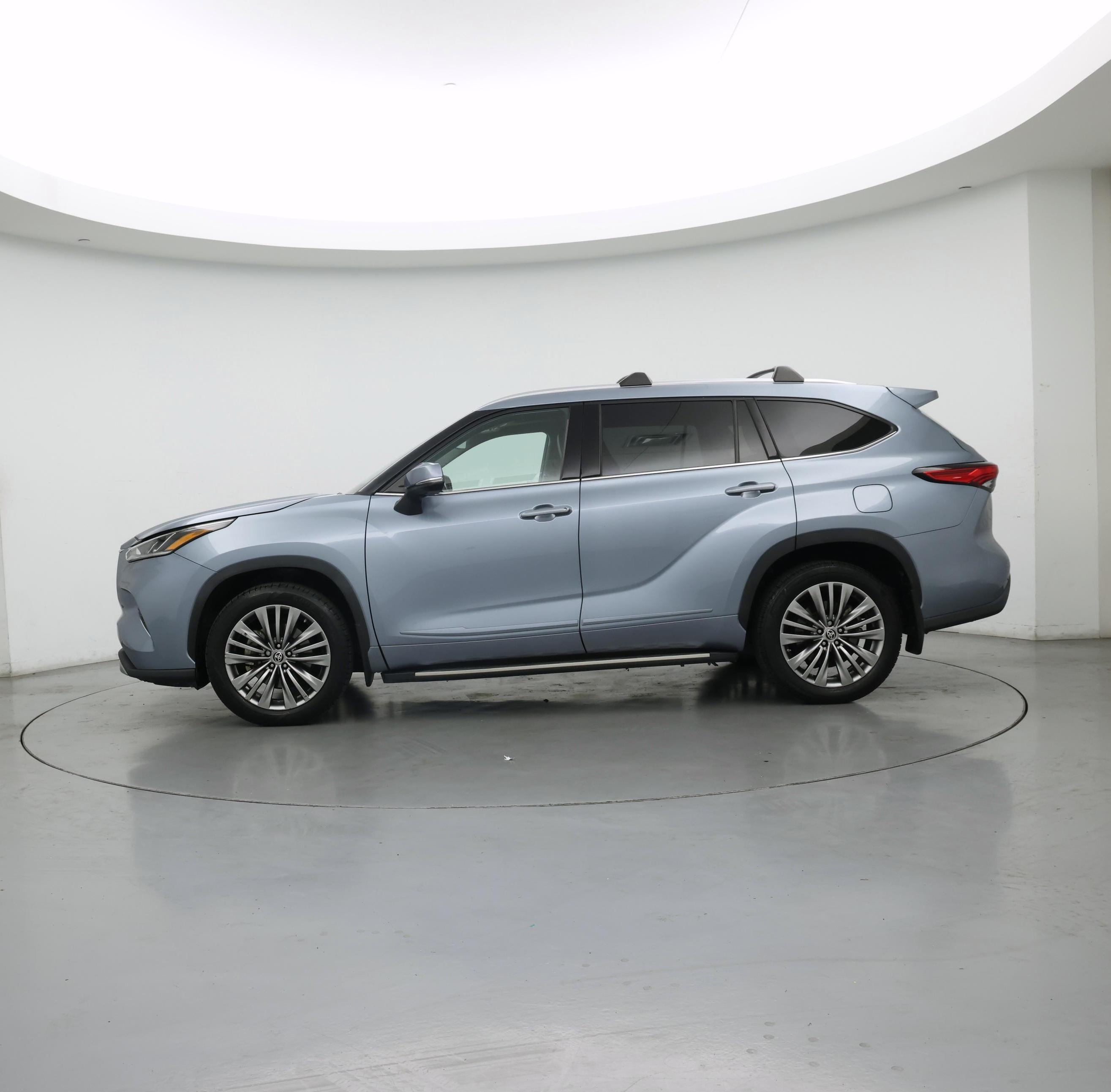 Thumbnail: 2021 Toyota Highlander - 3