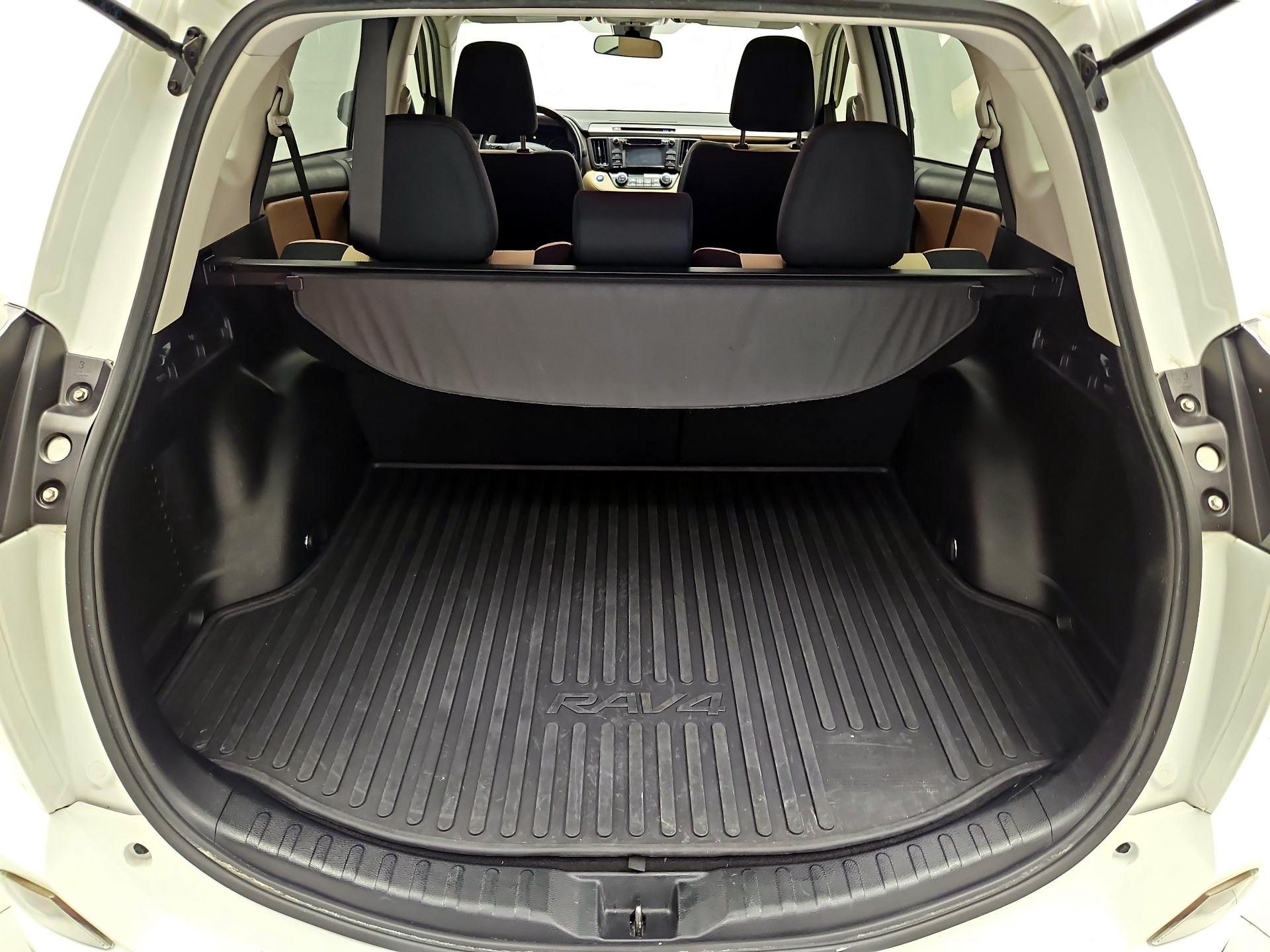 Thumbnail: 2017 Toyota RAV4 - 18