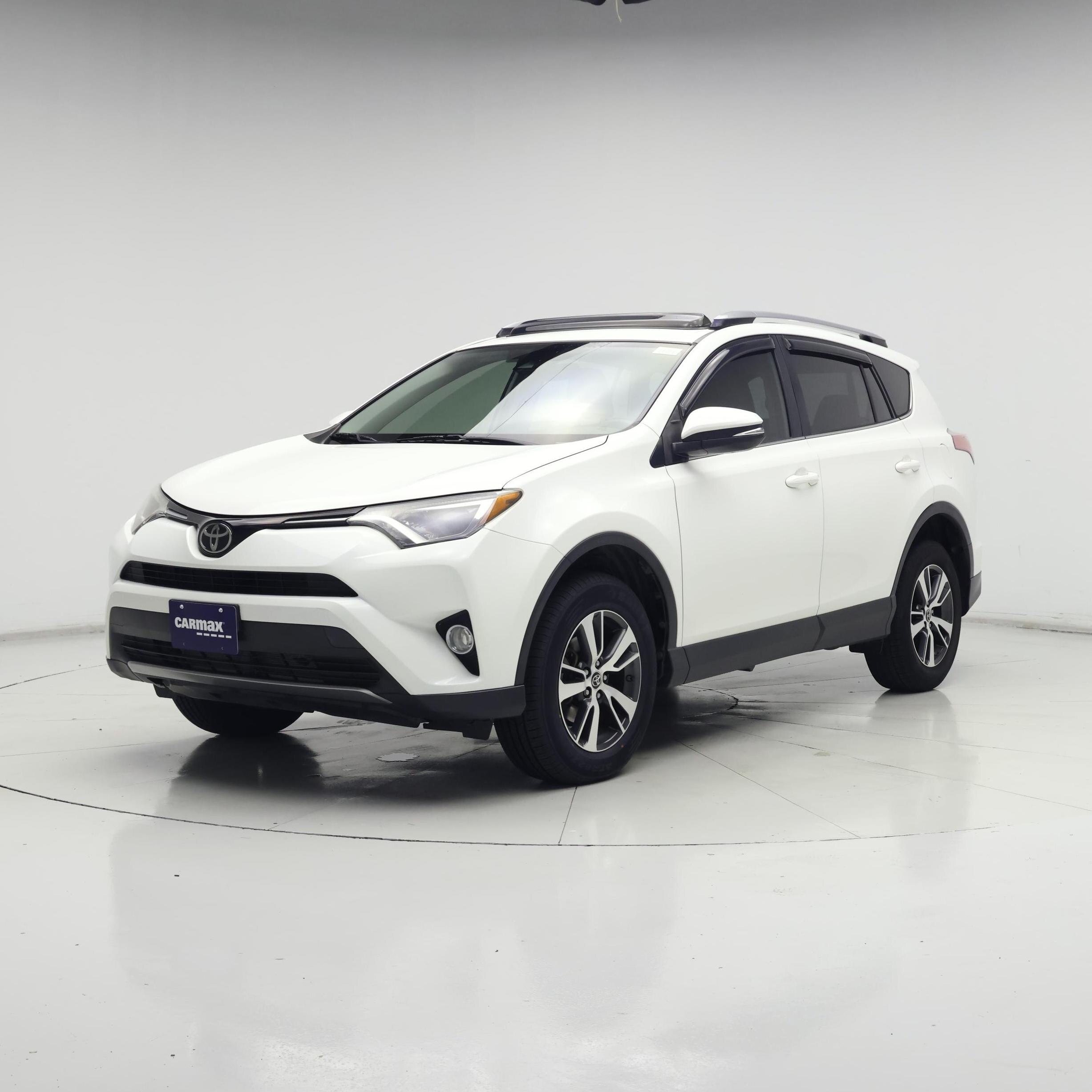 Thumbnail: 2017 Toyota RAV4 - 4
