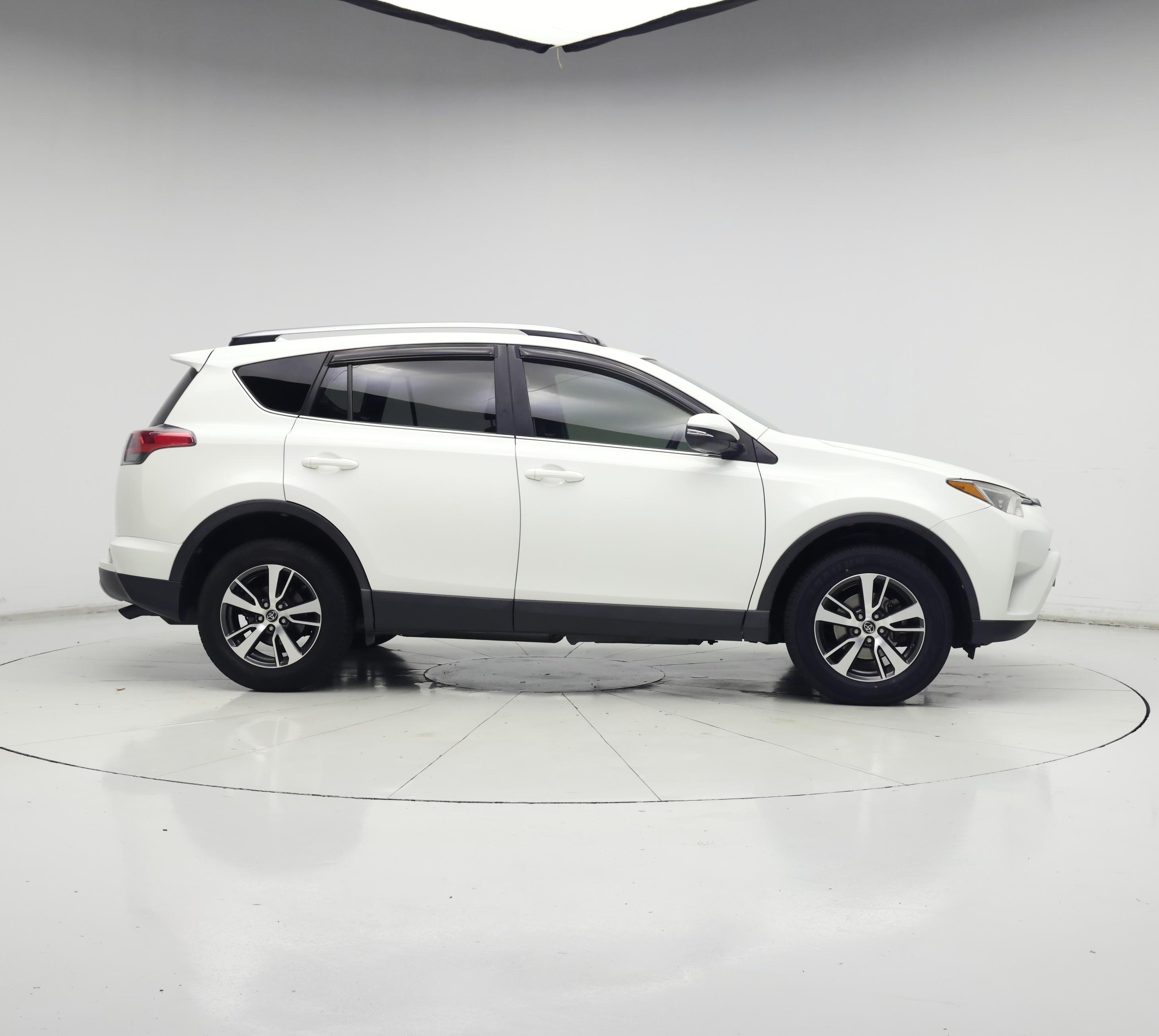 Thumbnail: 2017 Toyota RAV4 - 7