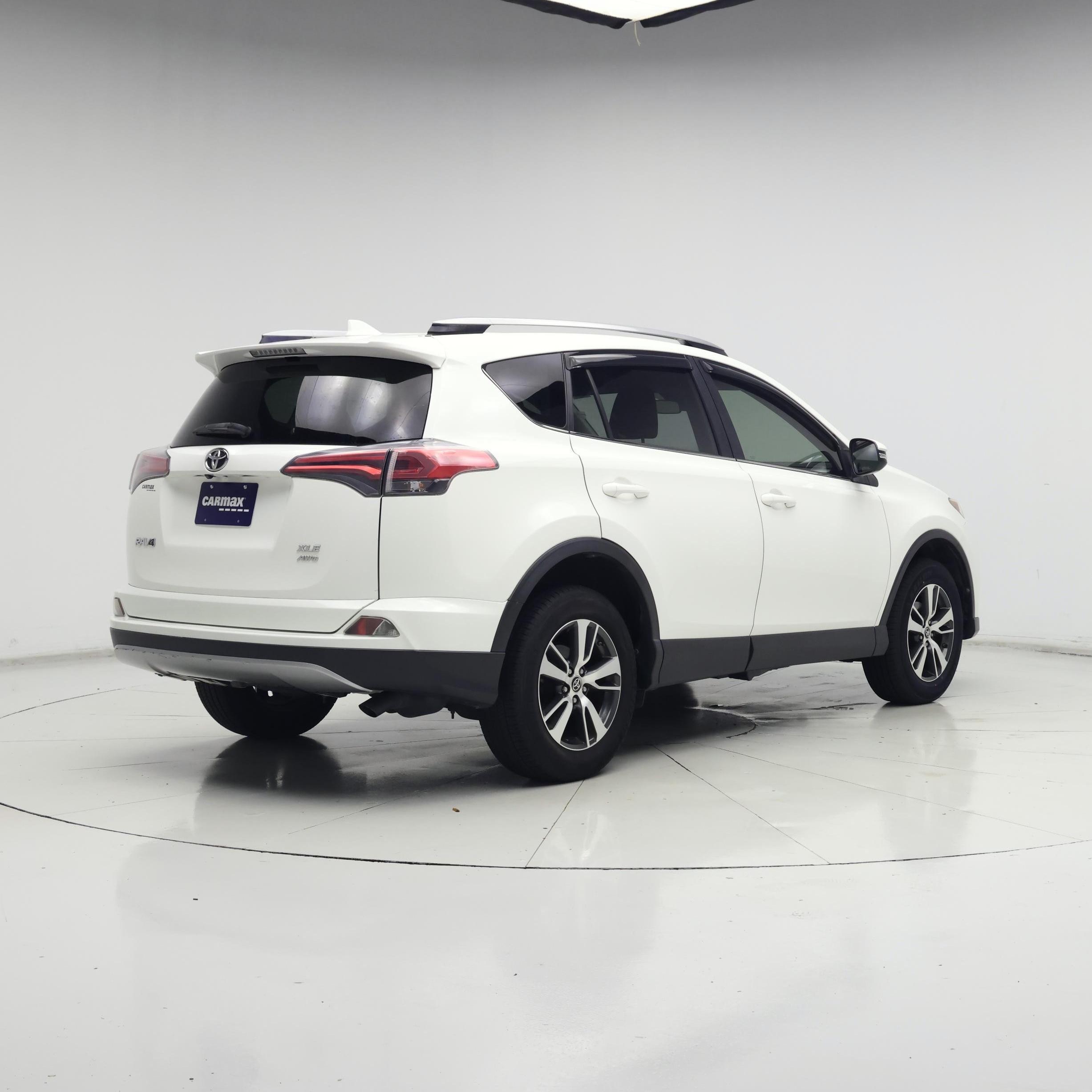 Thumbnail: 2017 Toyota RAV4 - 8