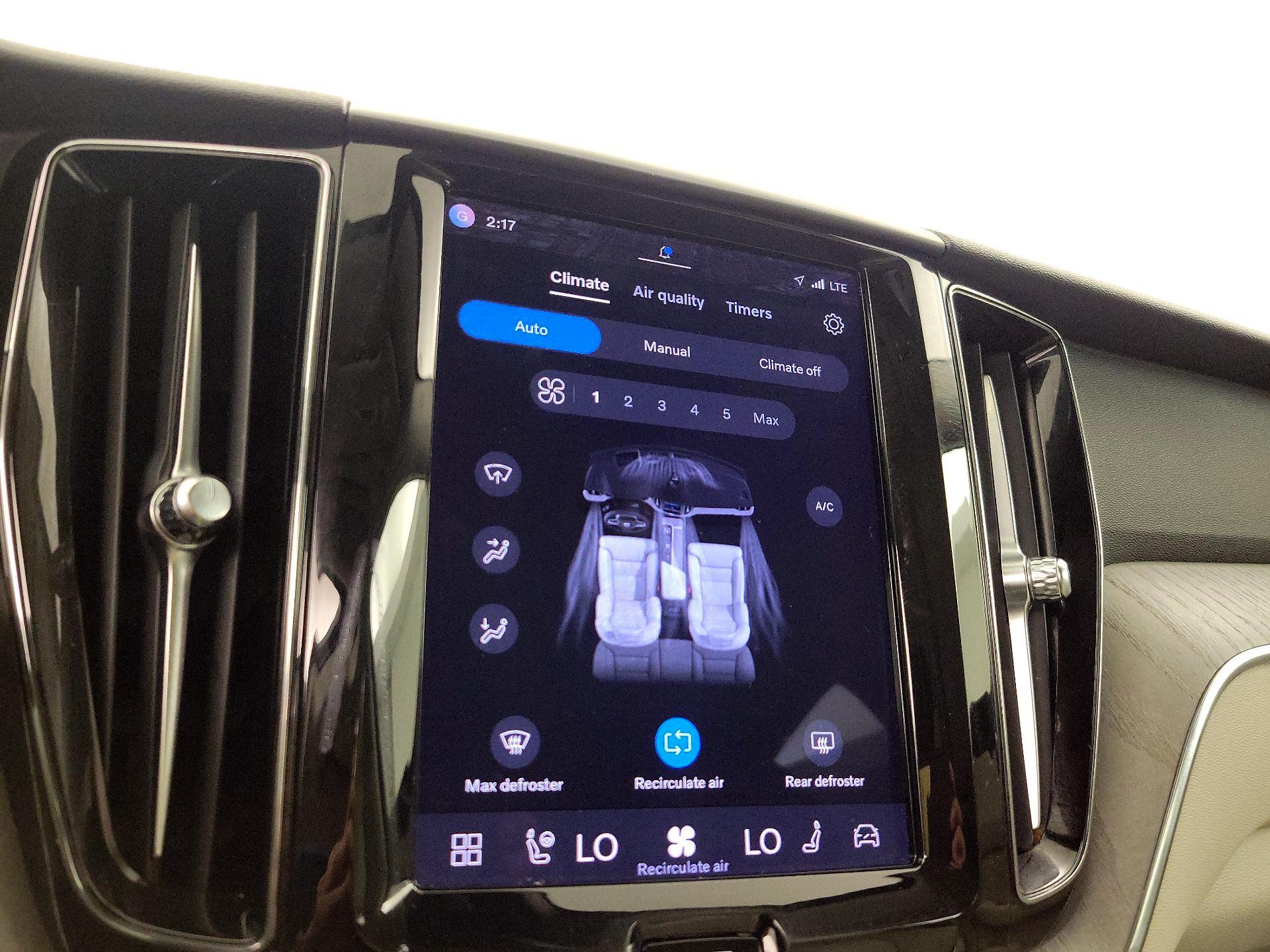 Thumbnail: 2023 Volvo XC60 - 16