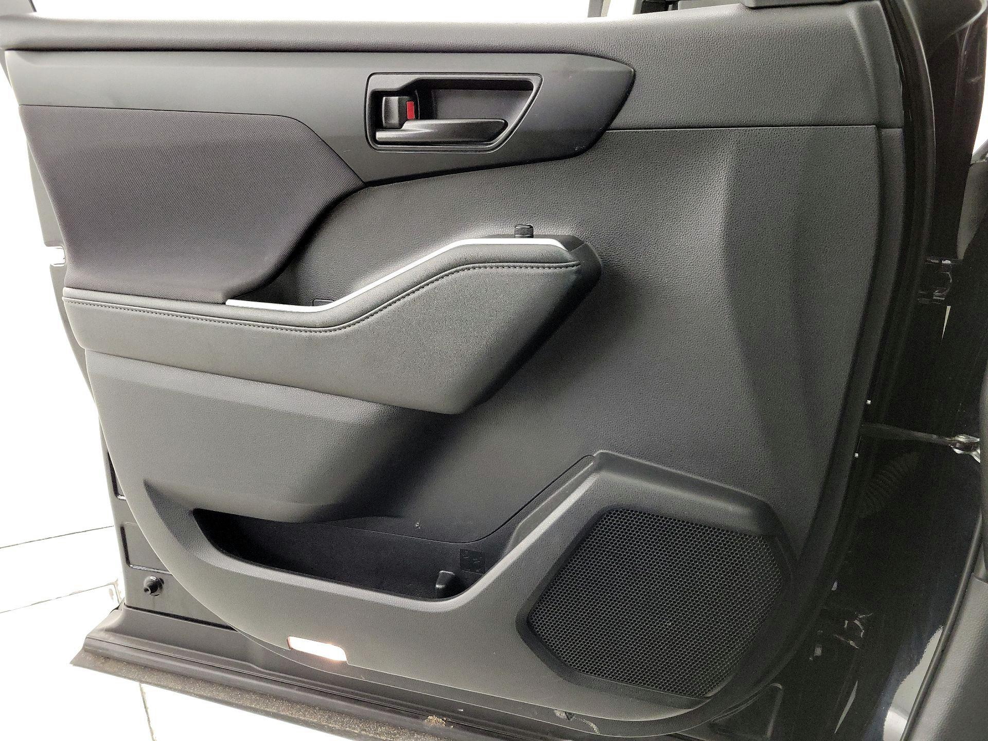 Thumbnail: 2024 Toyota Highlander - 12