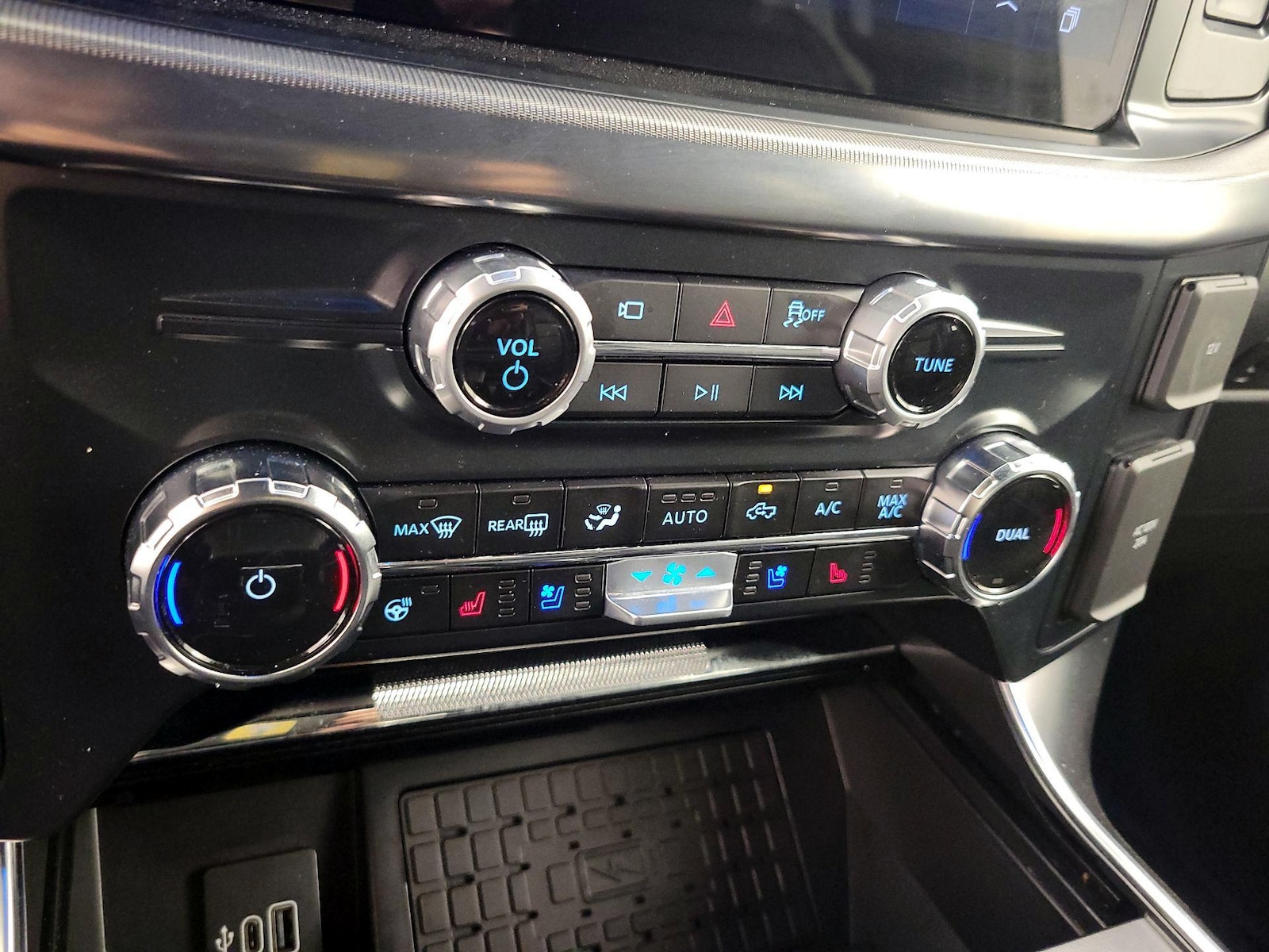 2025 Ford F-150 Raptor - Photo 17