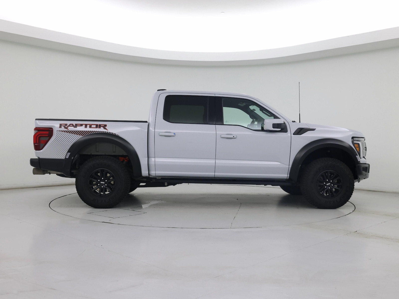 2025 Ford F-150 Raptor - Photo 8