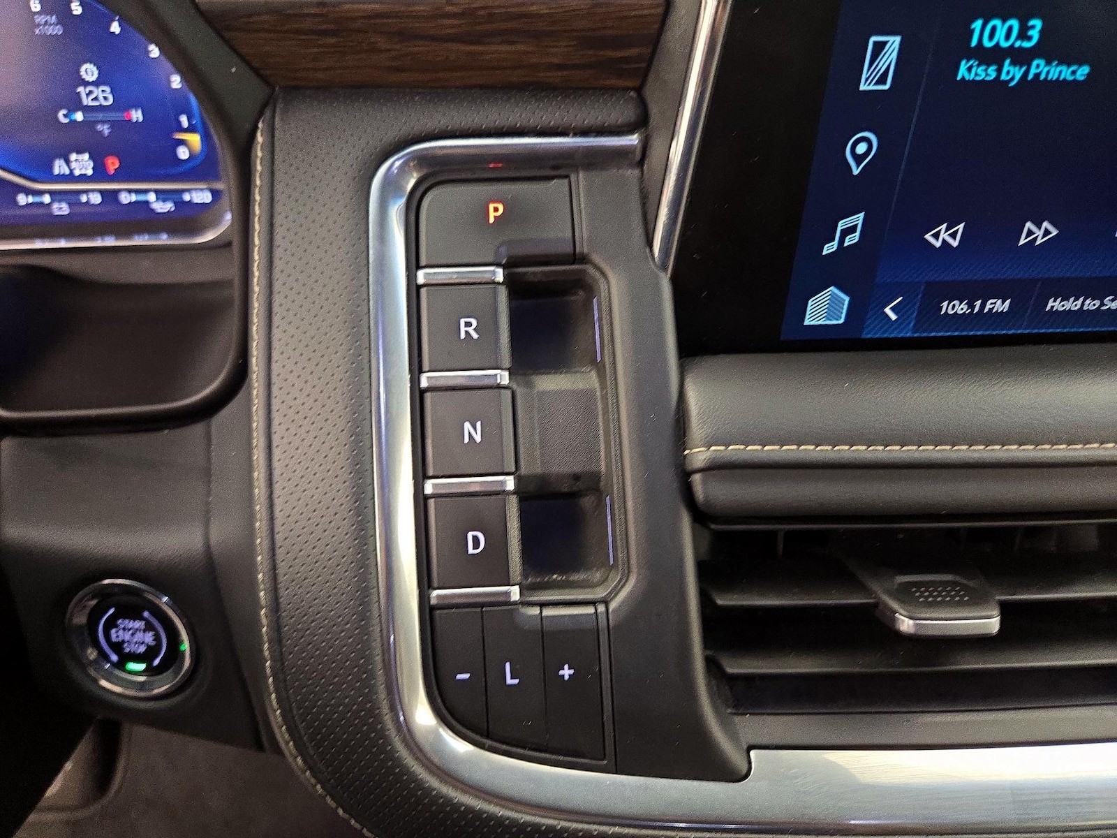 2023 Chevrolet Suburban Premier - Photo 18