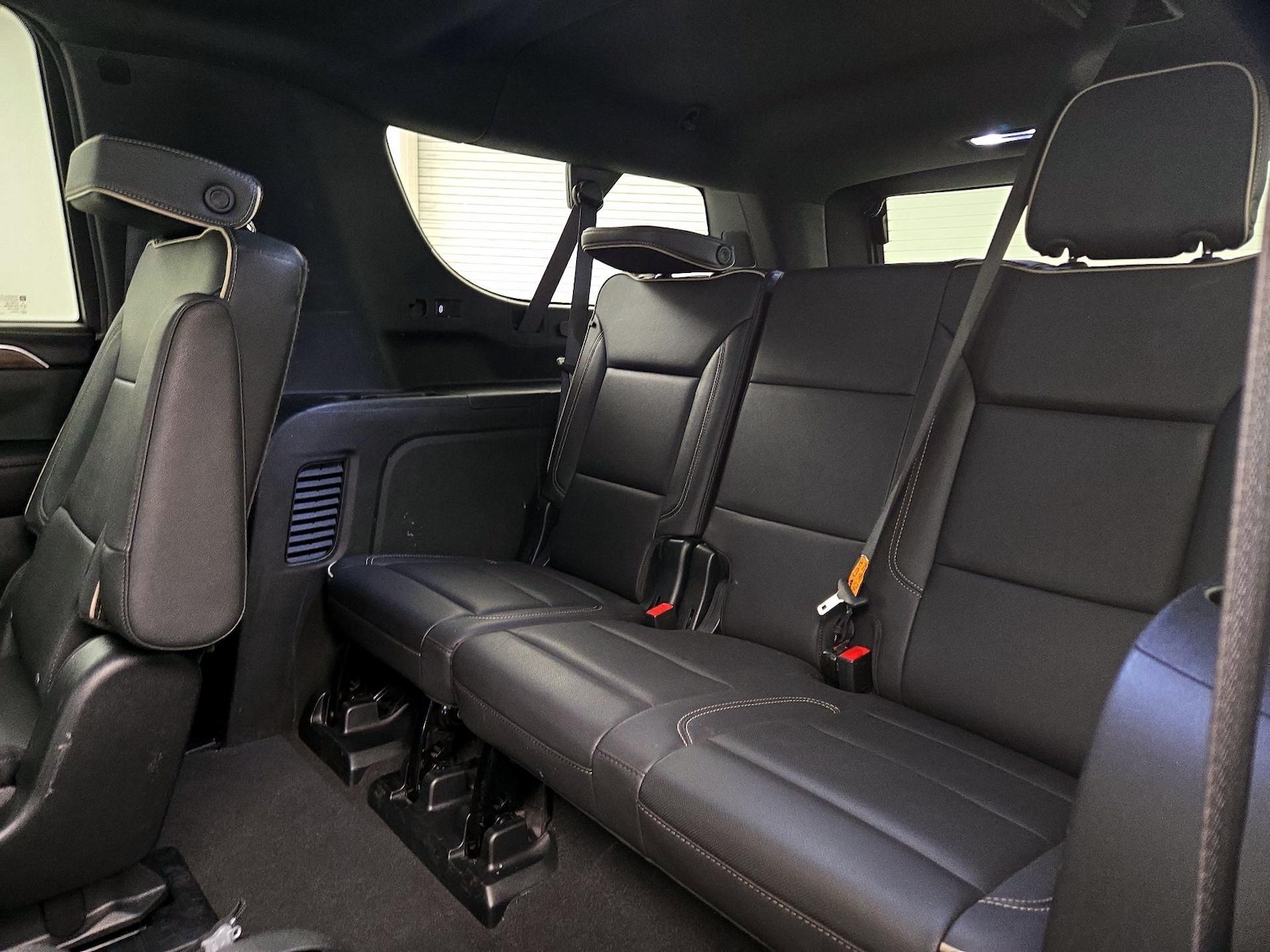 2023 Chevrolet Suburban Premier - Photo 21