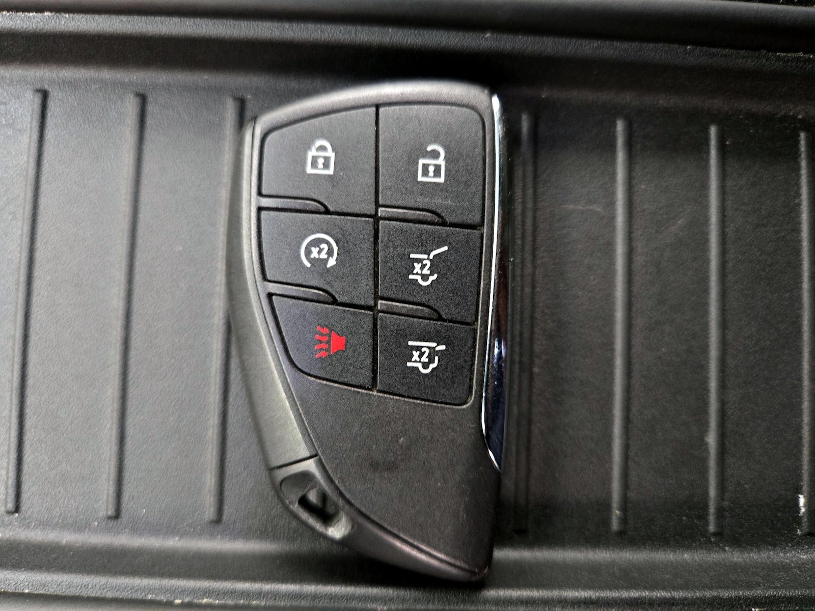 2023 Chevrolet Suburban Premier - Photo 25