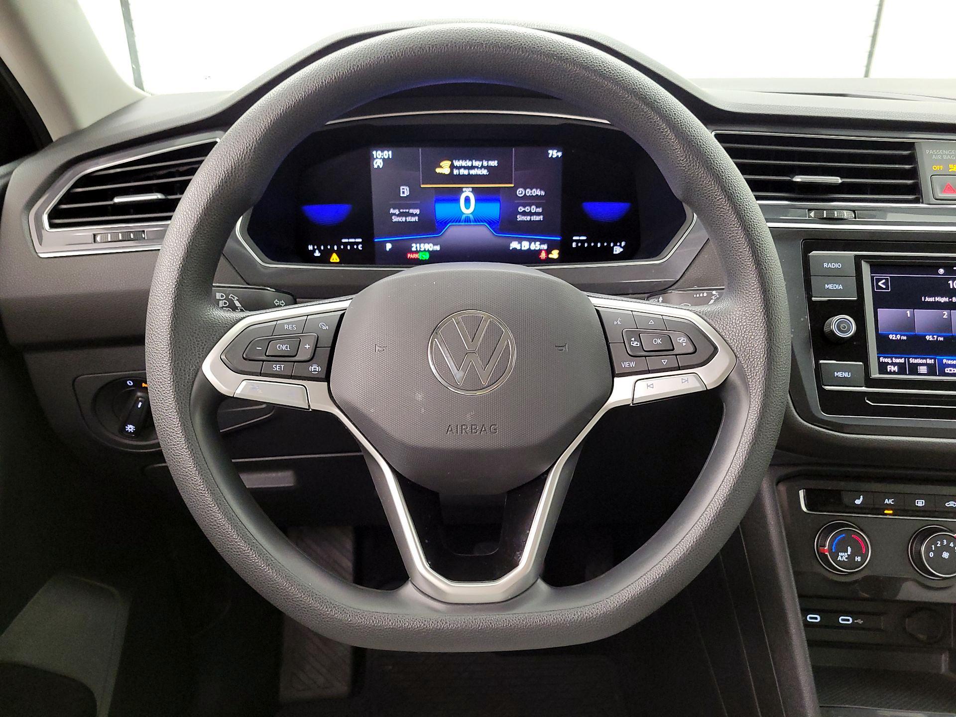 Thumbnail: 2023 Volkswagen Tiguan - 10