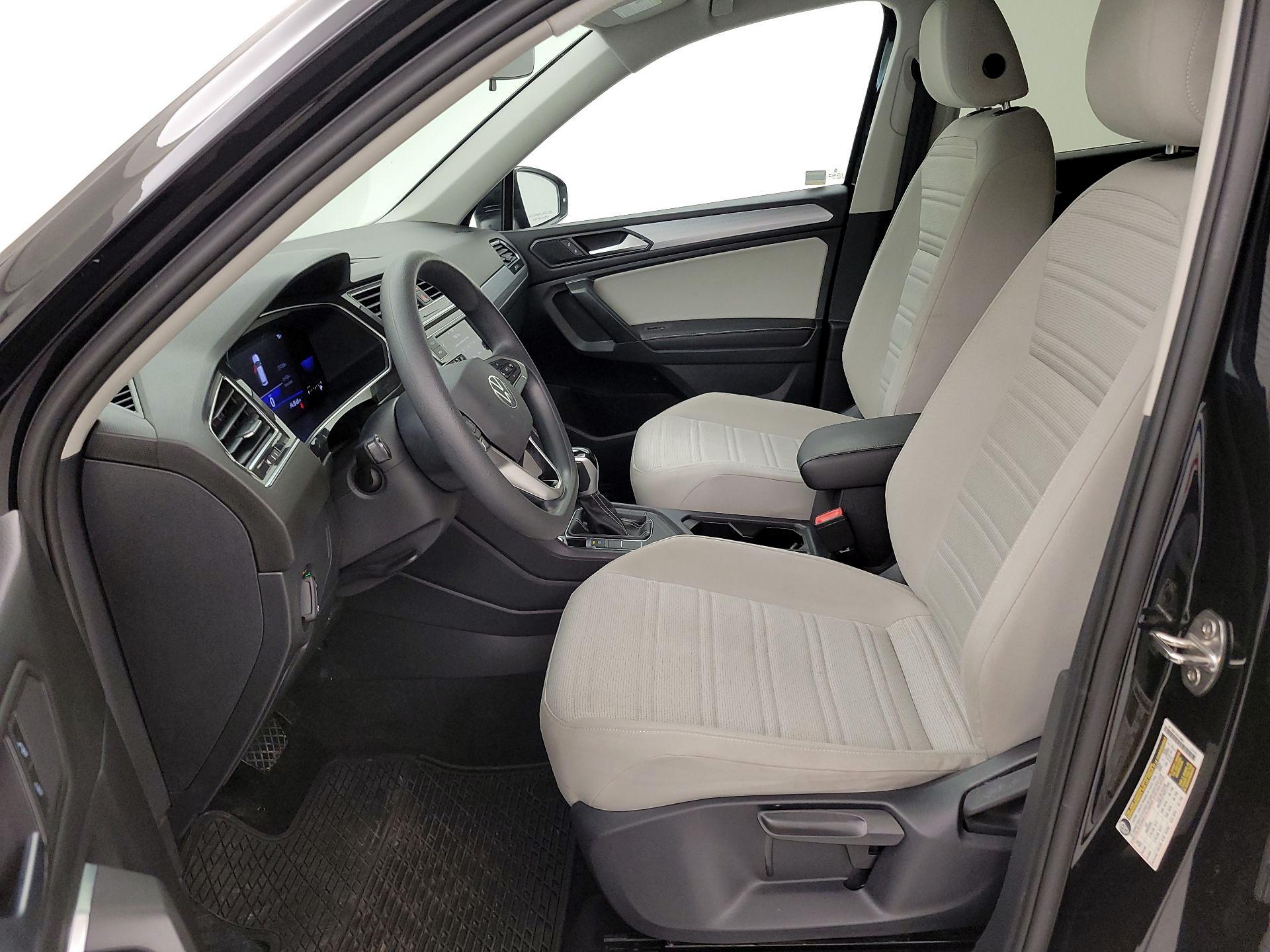 Thumbnail: 2023 Volkswagen Tiguan - 11