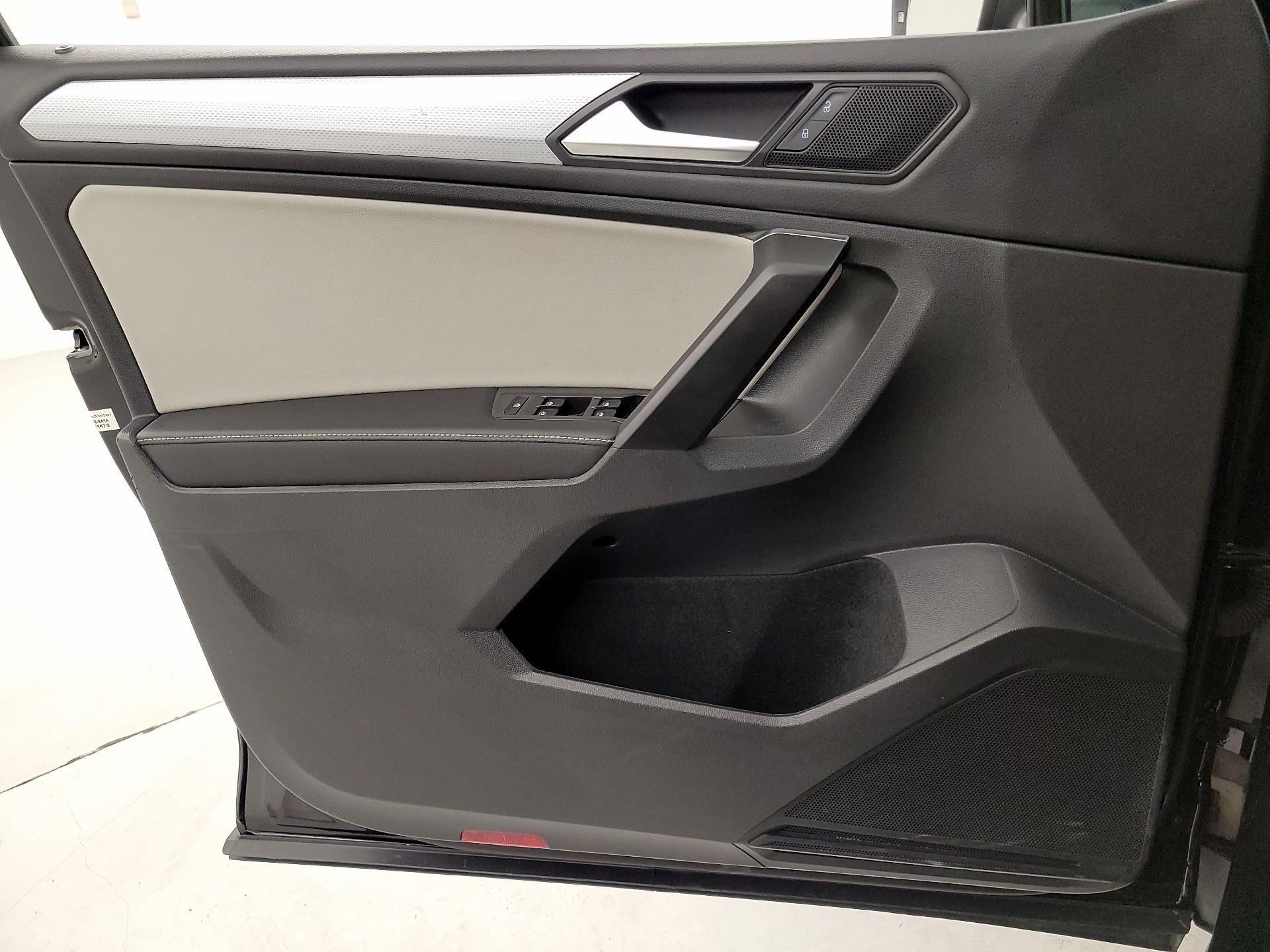 Thumbnail: 2023 Volkswagen Tiguan - 12