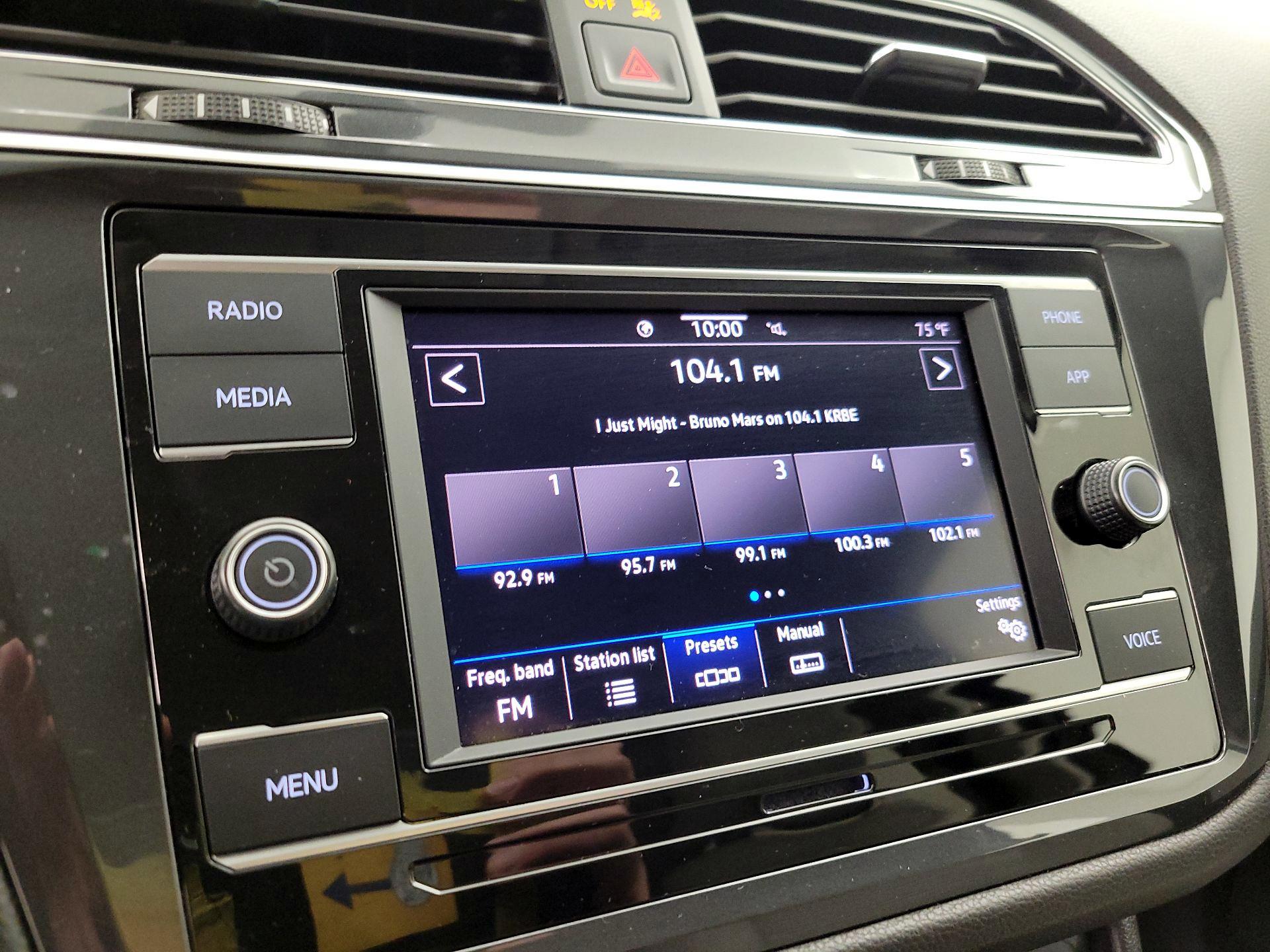 Thumbnail: 2023 Volkswagen Tiguan - 15