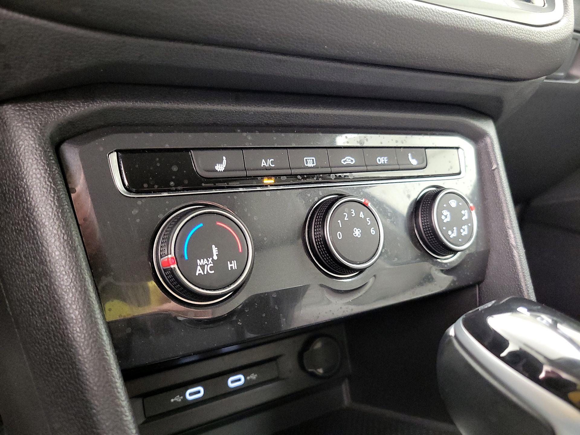 Thumbnail: 2023 Volkswagen Tiguan - 16