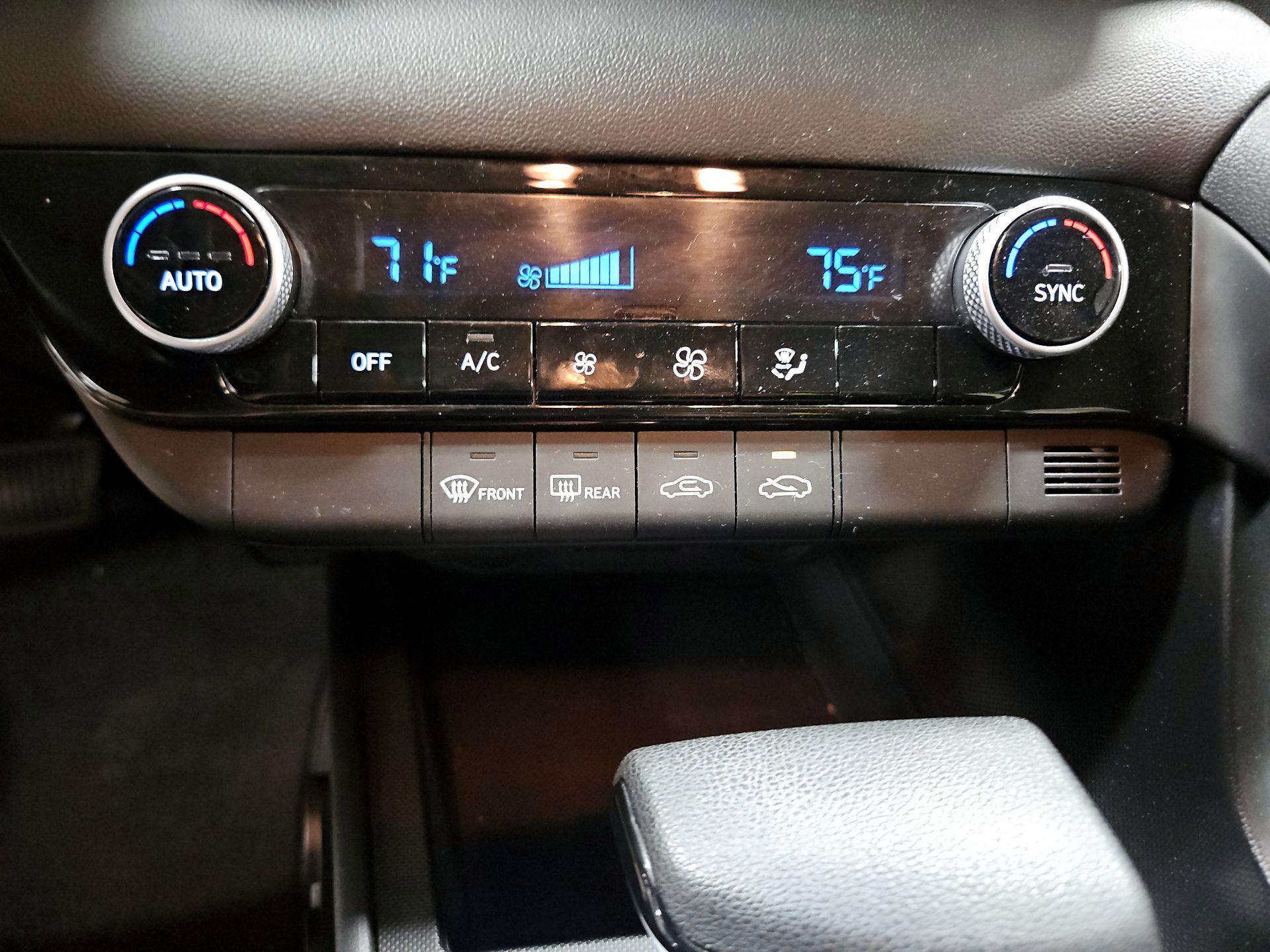 Thumbnail: 2023 Hyundai Elantra - 15