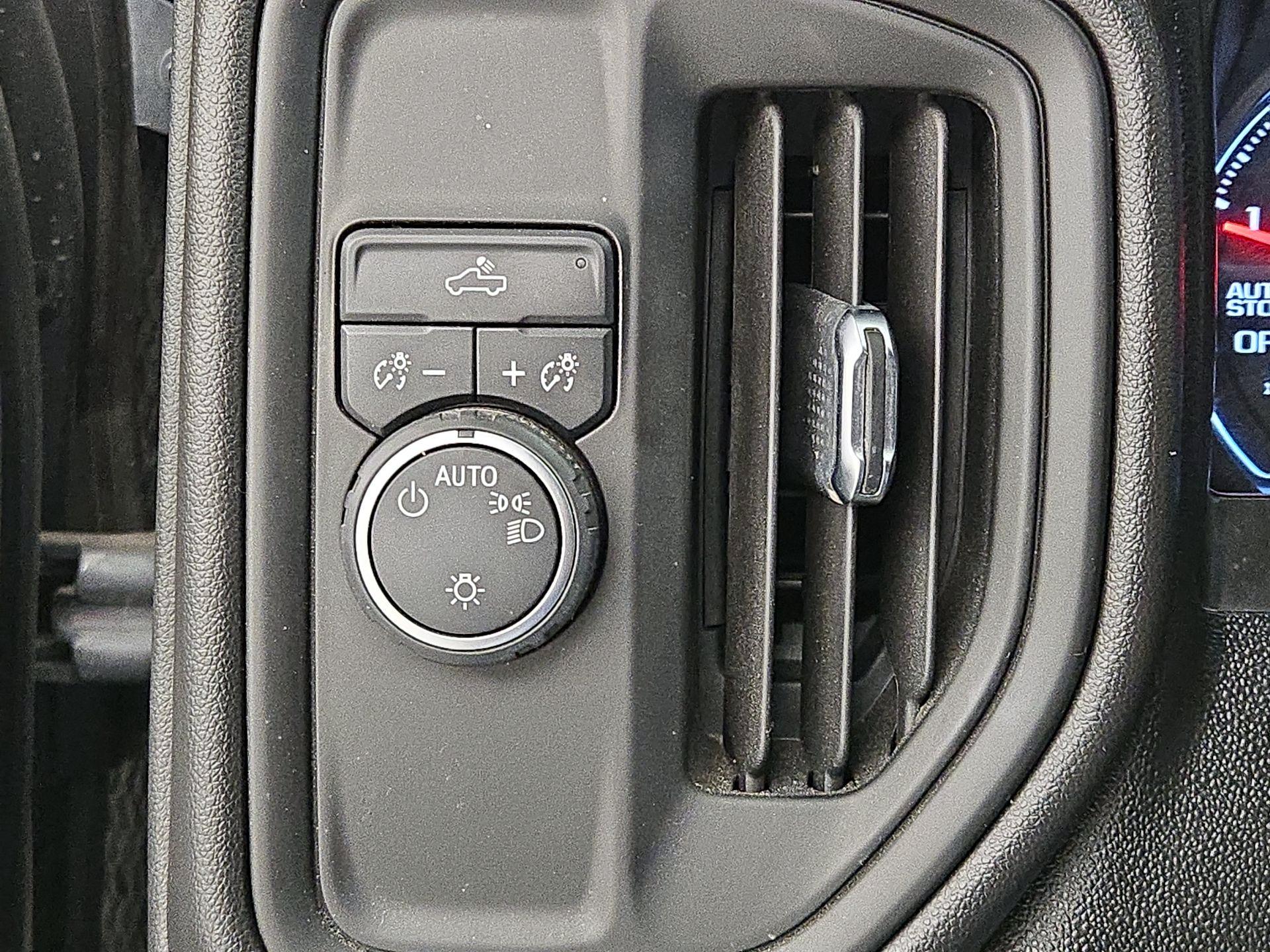 Thumbnail: 2021 Chevrolet Silverado 1500 - 13