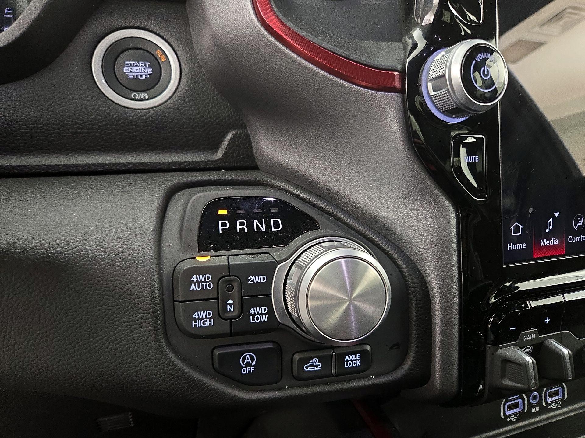 Thumbnail: 2025 RAM 1500 - 18